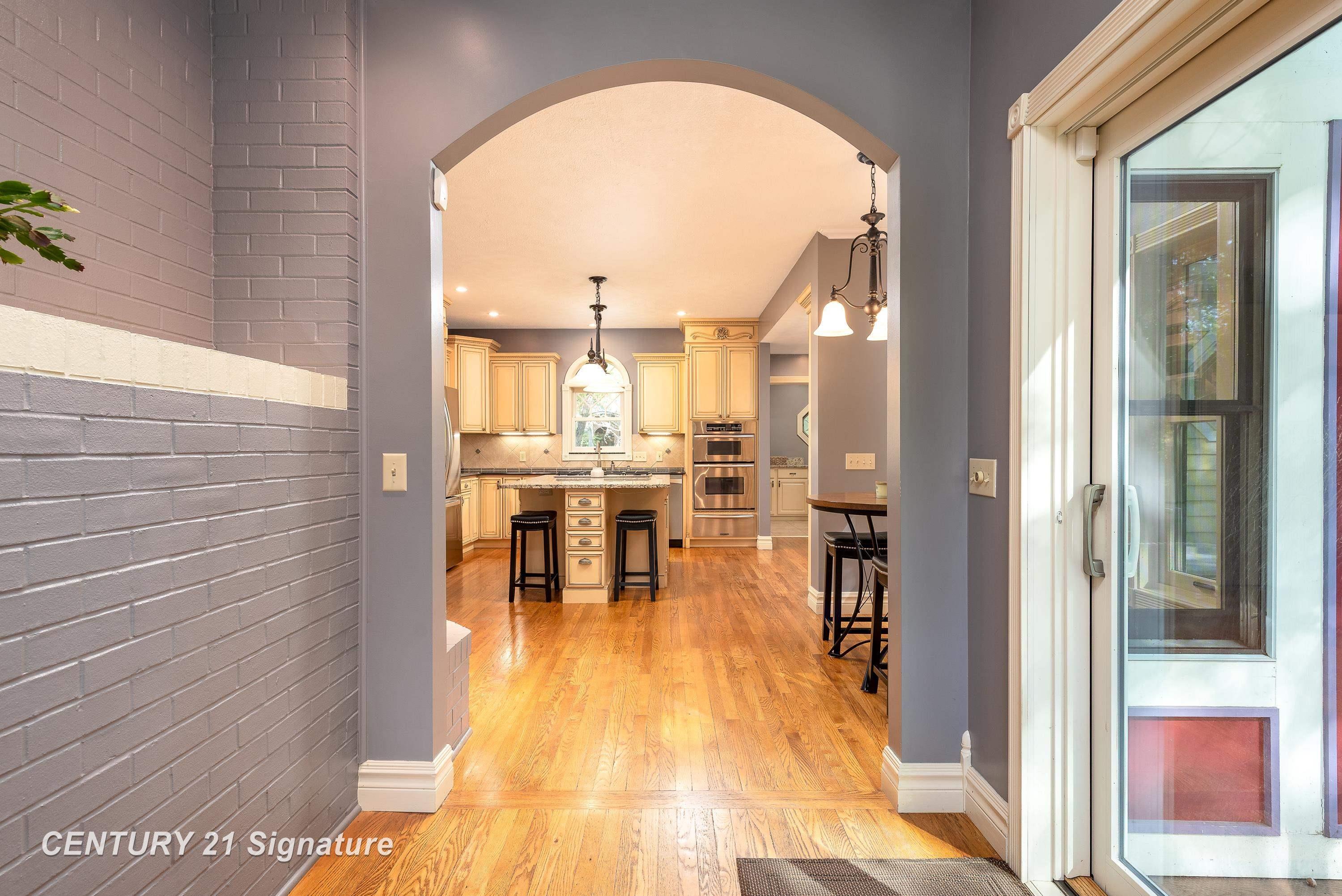 Midland, Michigan, 48642, United States, 5 Bedrooms Bedrooms, ,6 BathroomsBathrooms,Residential,For Sale,1977241