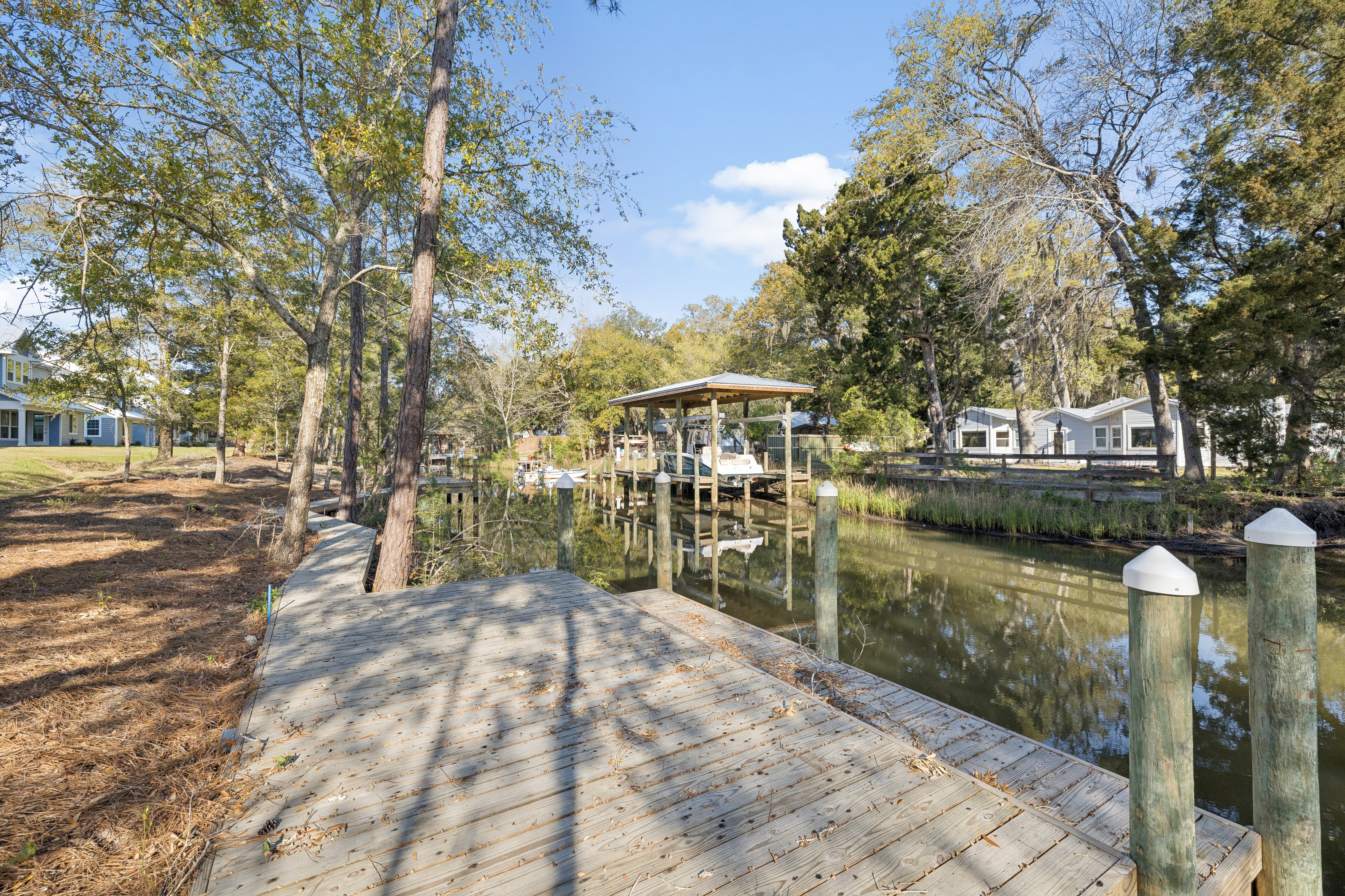  Waterfront Canal Home With Expanded Floor Plan And Bay Access - 物件實景