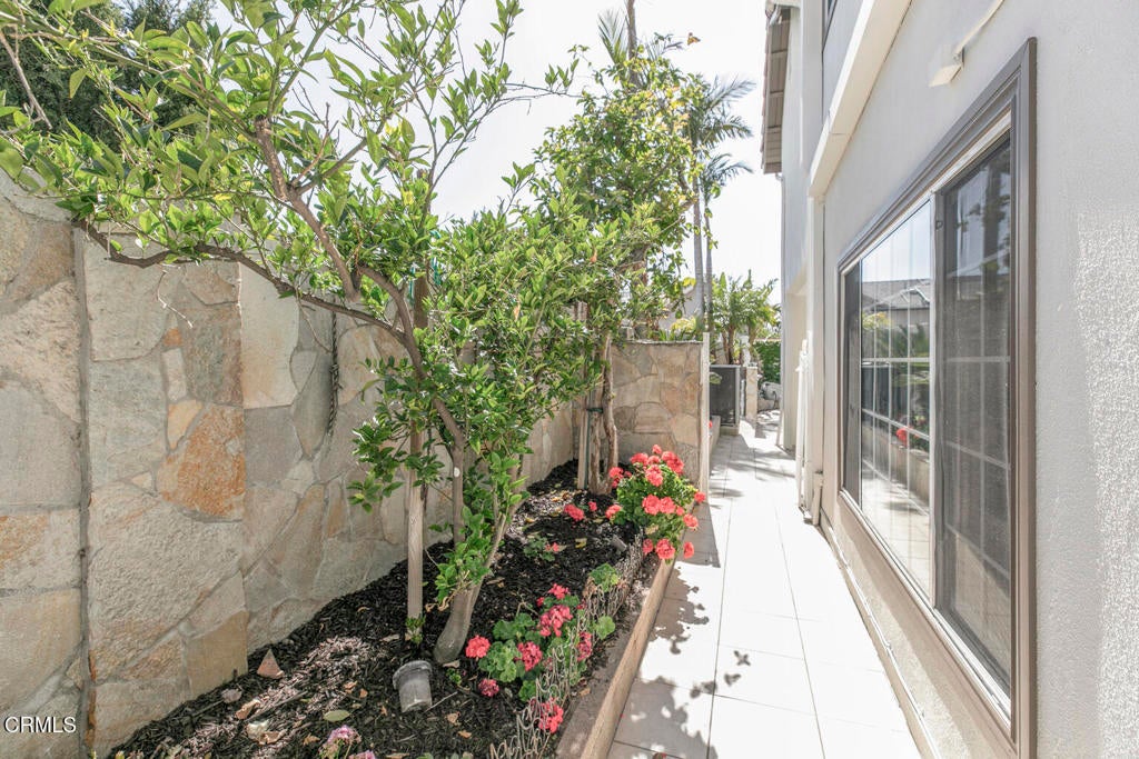 Los Angeles, California, 91352, United States, 5 Bedrooms Bedrooms, ,5 BathroomsBathrooms,Residential,For Sale,1941617