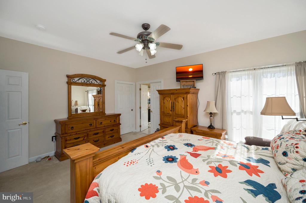 Sumerduck, Virginia, 22742, United States, 4 Bedrooms Bedrooms, ,5 BathroomsBathrooms,Residential,For Sale,2048793