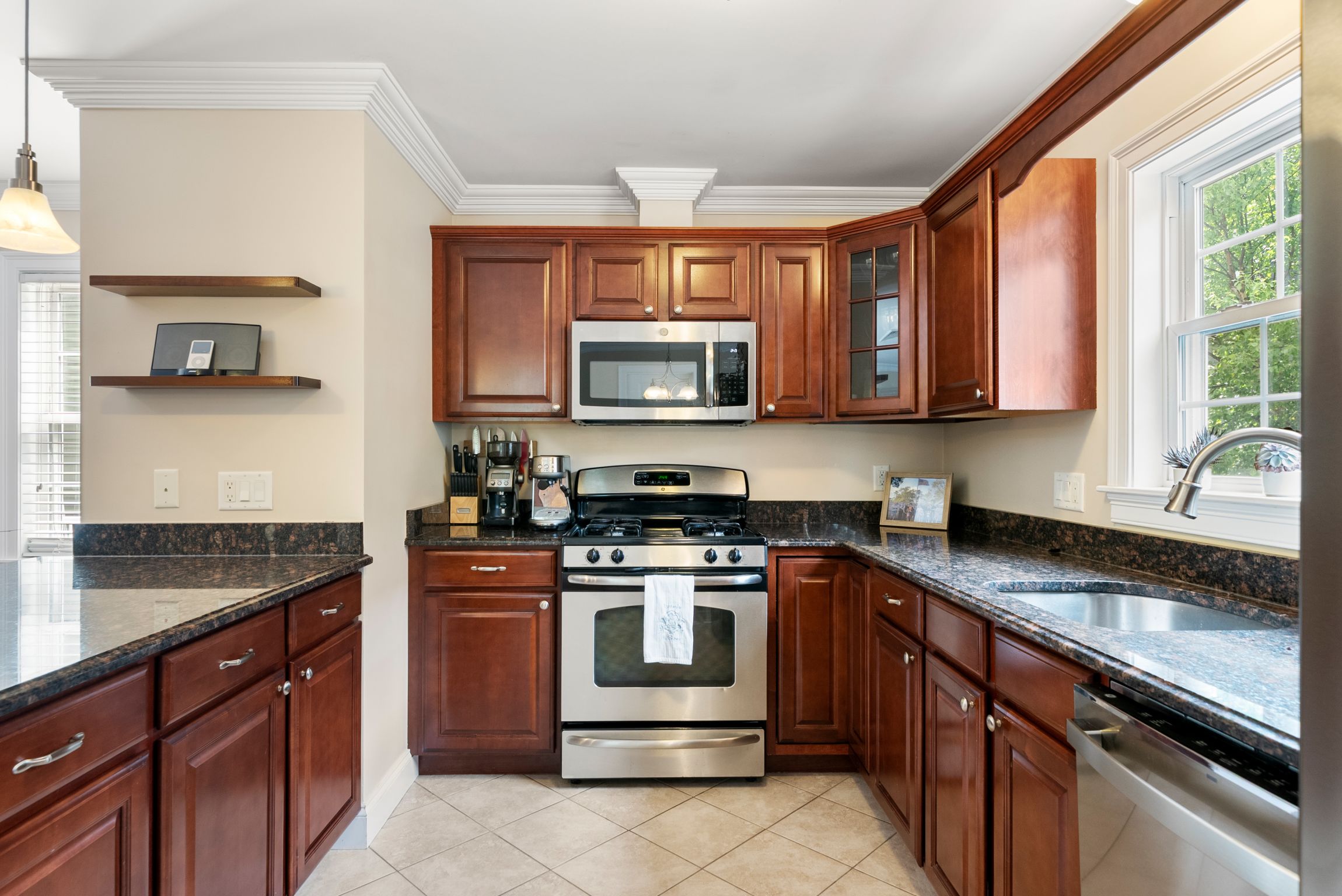  580 Quarry Street, Quincy, MA, 02169 - 物件實景