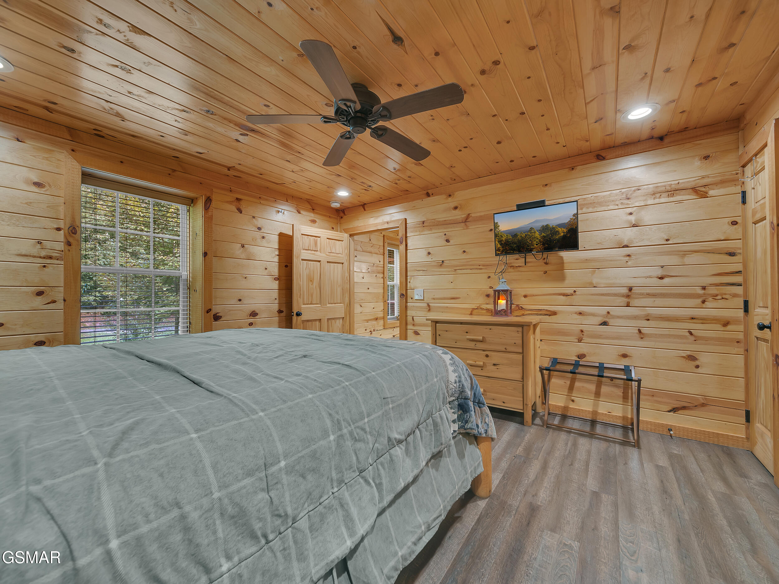Pigeon Forge, Tennessee, 37876, United States, 4 Bedrooms Bedrooms, ,4 BathroomsBathrooms,Residential,For Sale,1944632