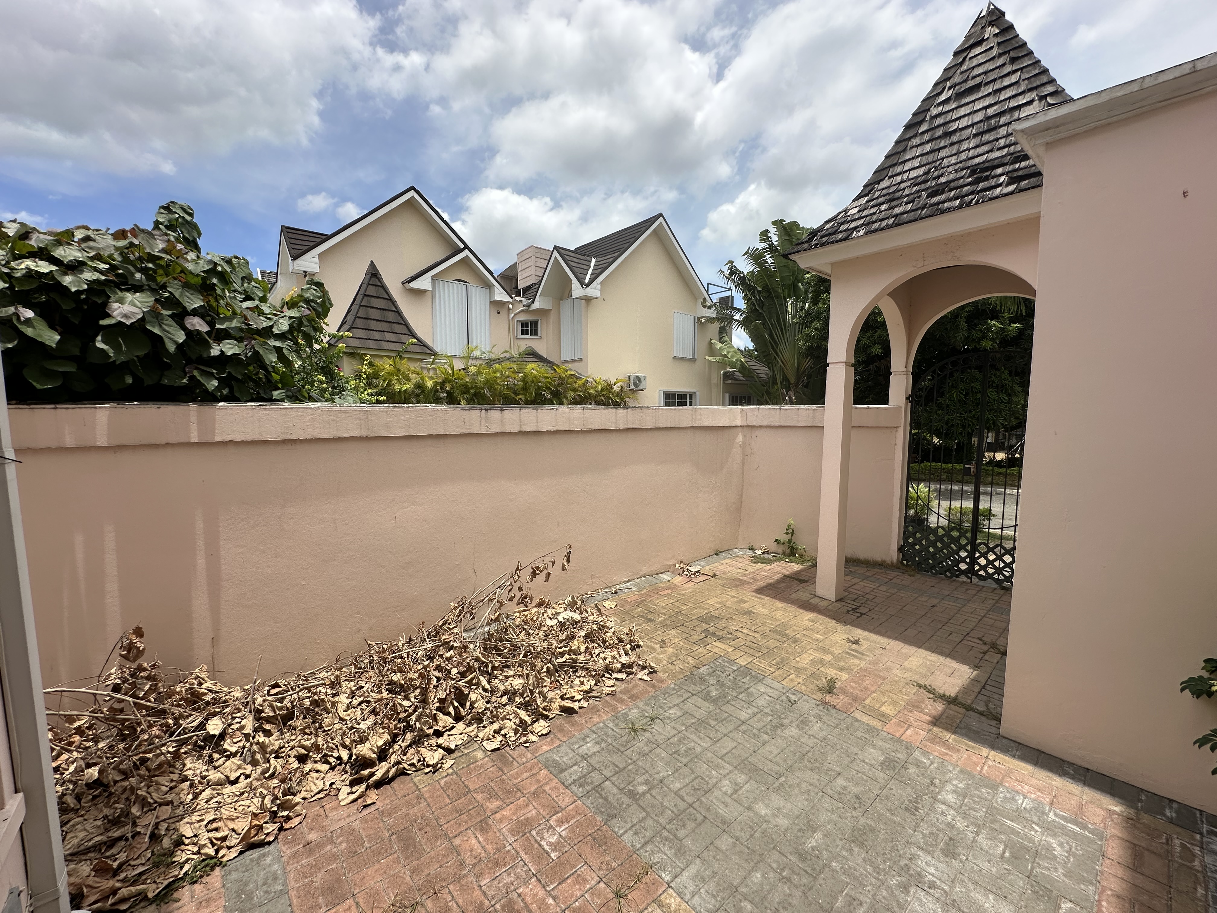 Kingston 6, JM, 3 Bedrooms Bedrooms, ,4 BathroomsBathrooms,Residential,For Sale,1901284