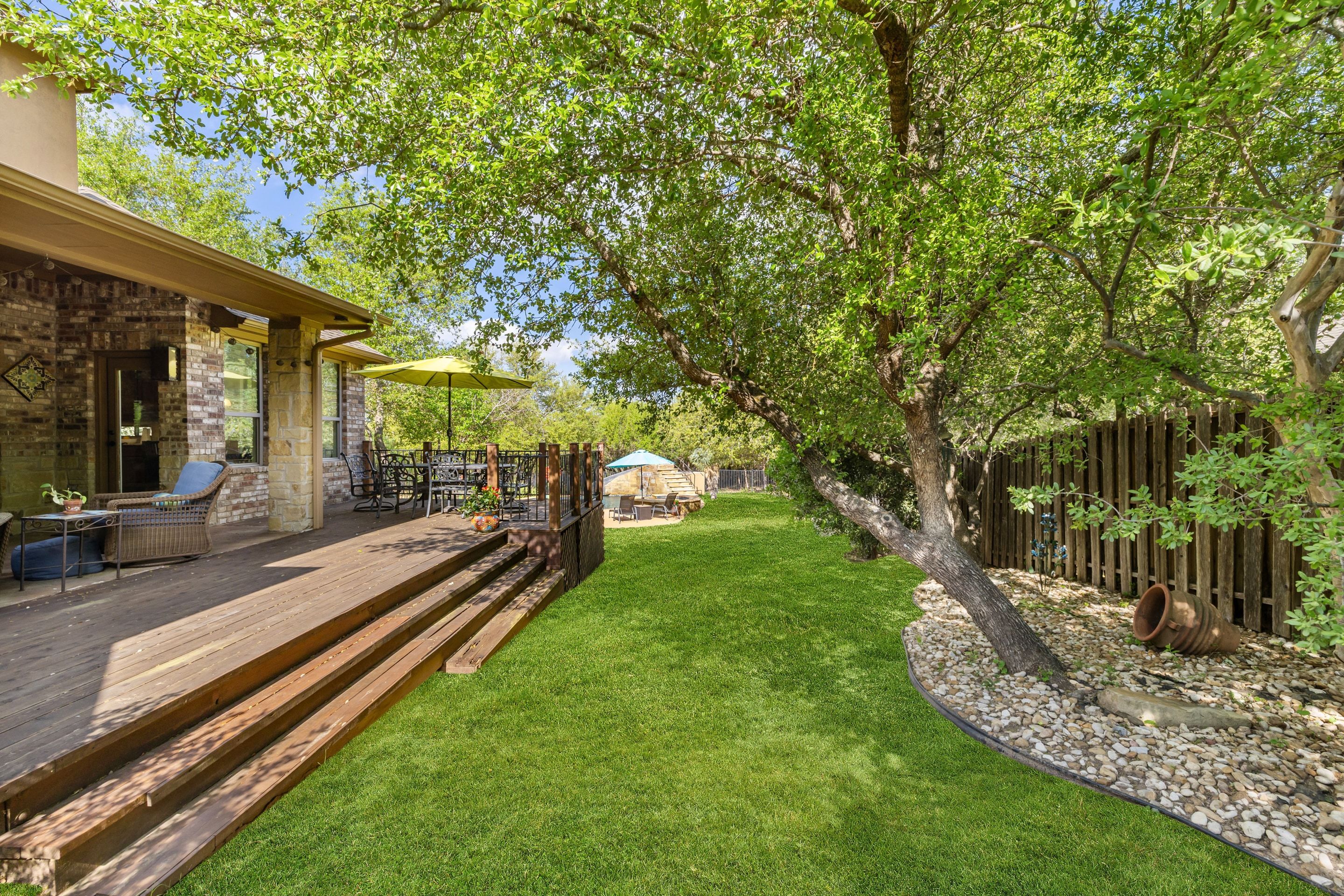  Refined Rocky Creek Living with Private Backyard Oasis - 物件實景