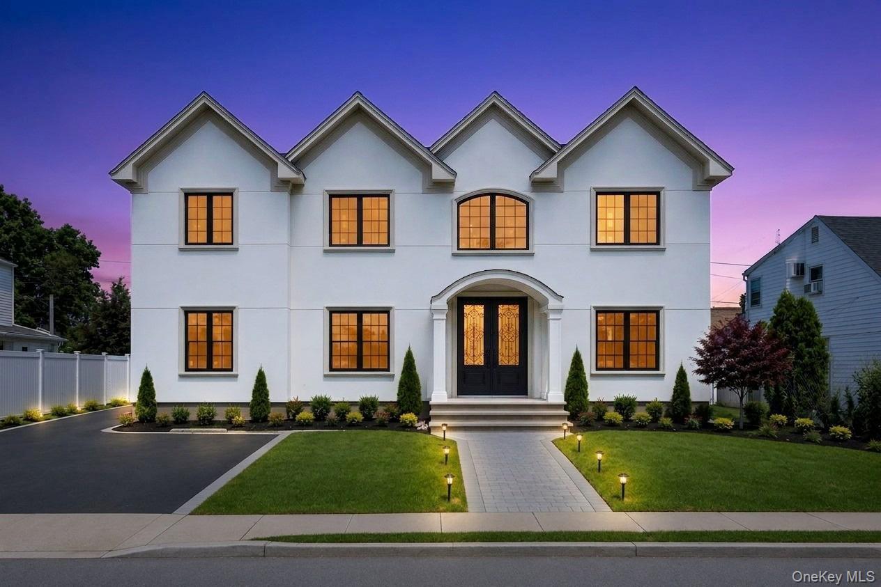 Hewitt St, Hicksville, NY 11801
