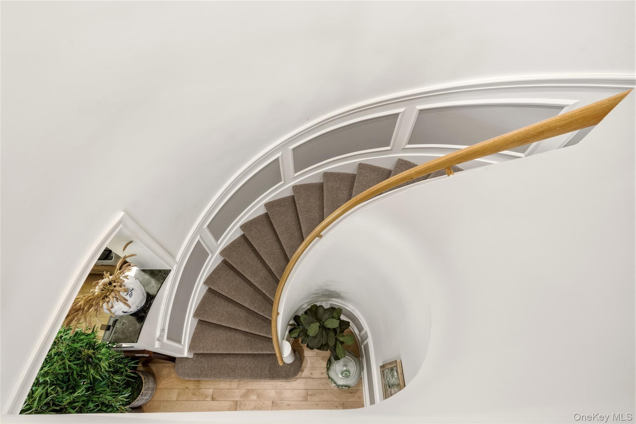 323 Baltustrol Circle, Roslyn, NY, 11576 - 物件實景