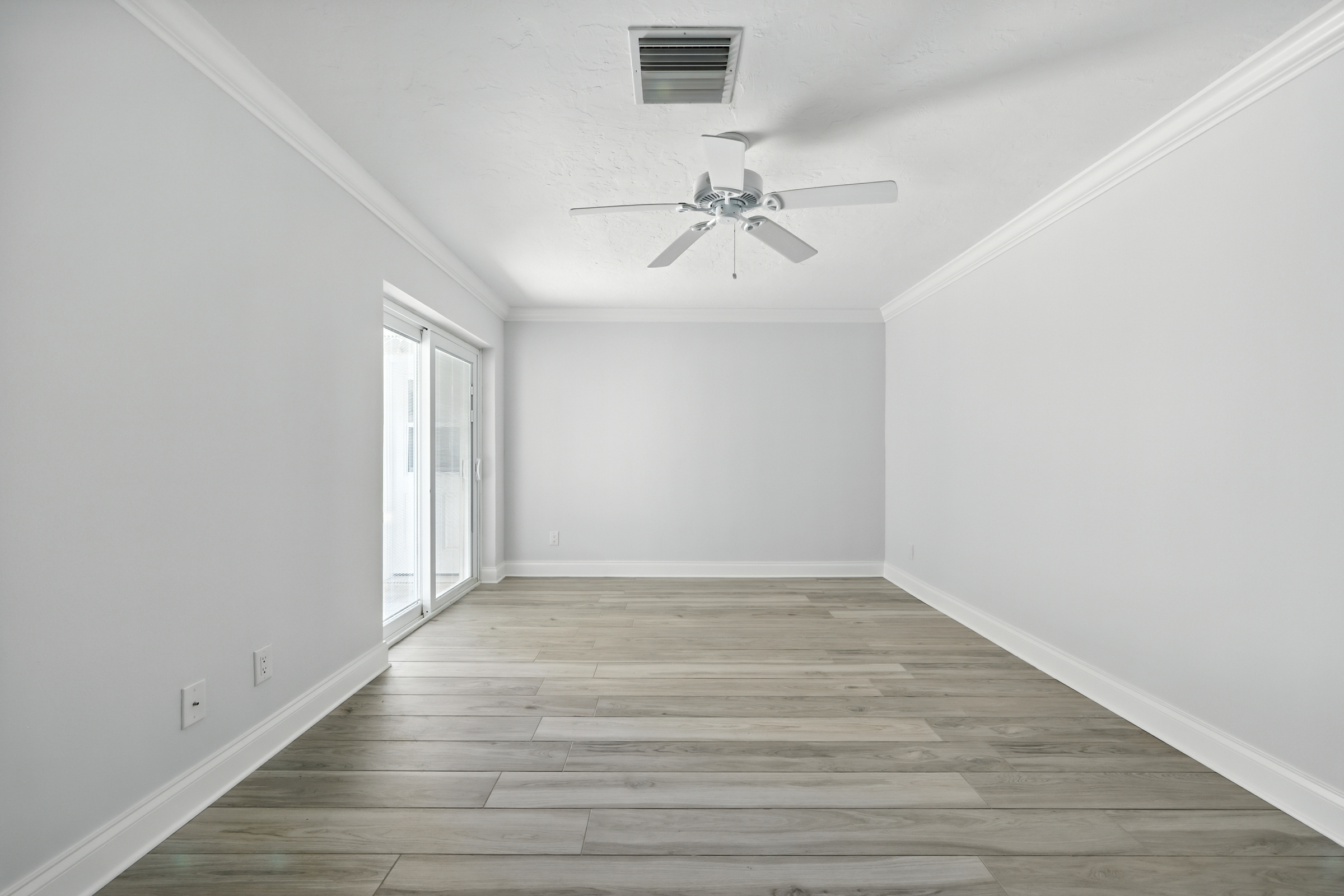 St. Petersburg, Florida, 33708, United States, 2 Bedrooms Bedrooms, ,2 BathroomsBathrooms,Residential,For Sale,1976301