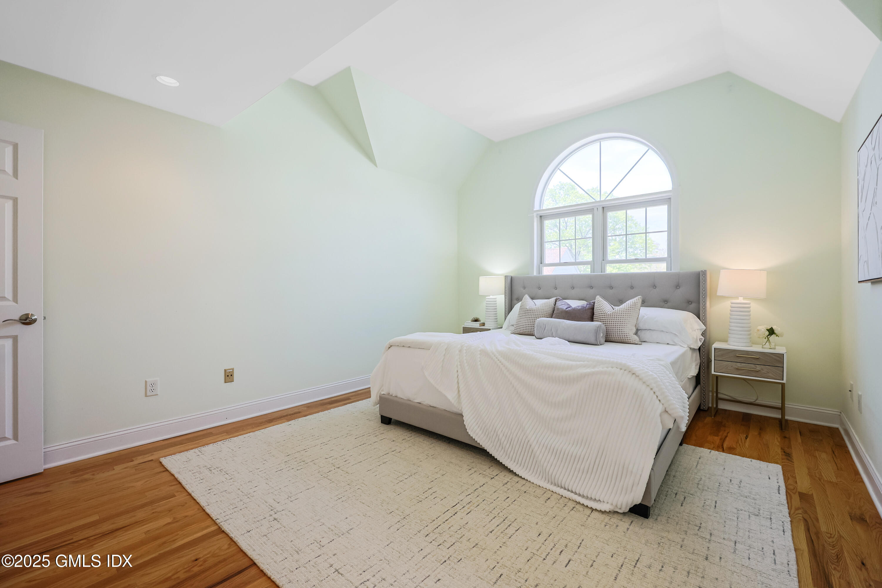 Old Greenwich, Connecticut, 06870, United States, 4 Bedrooms Bedrooms, ,5 BathroomsBathrooms,Residential,For Sale,1821609