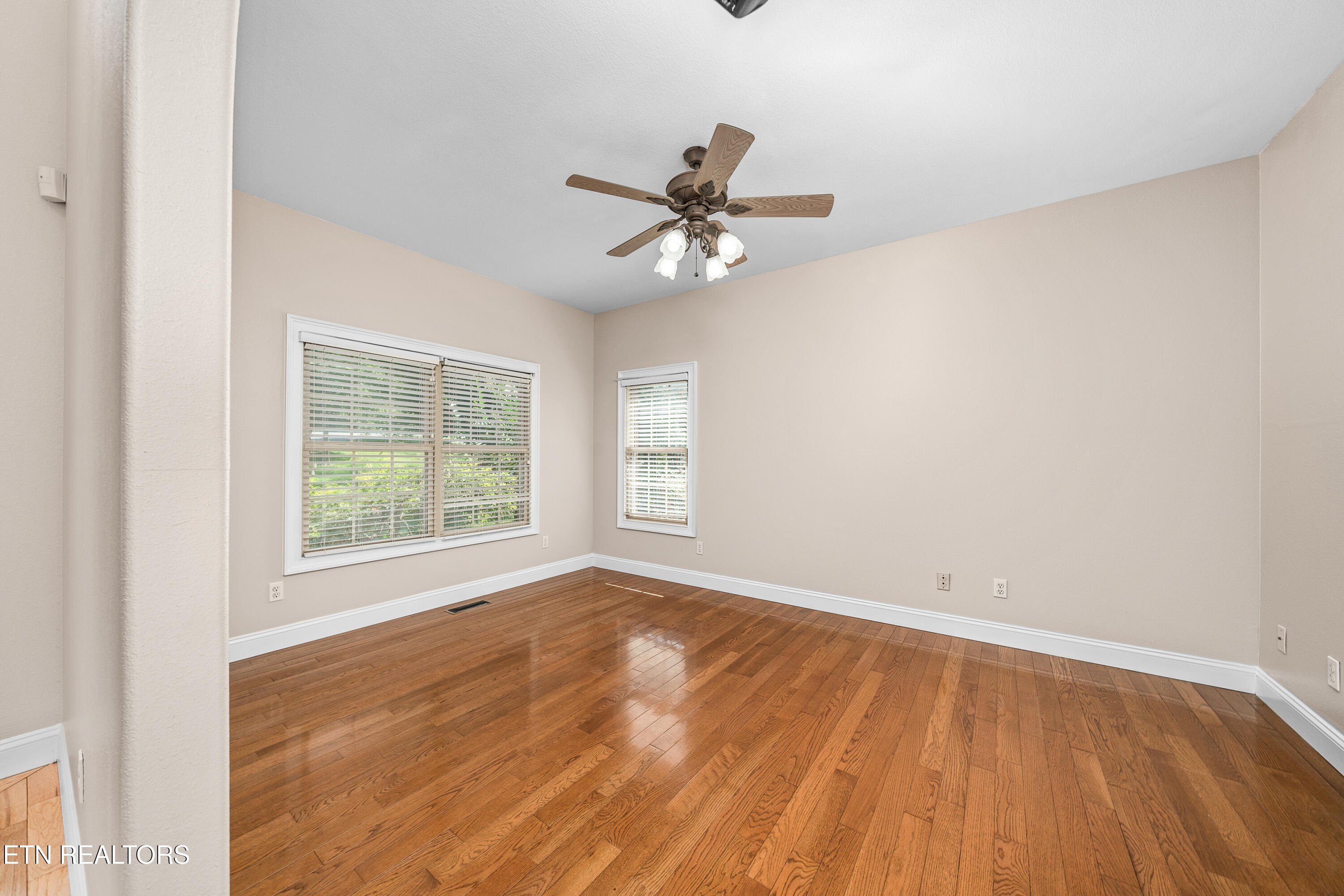 Crossville, Tennessee, 38555, United States, 5 Bedrooms Bedrooms, ,4 BathroomsBathrooms,Residential,For Sale,1990495