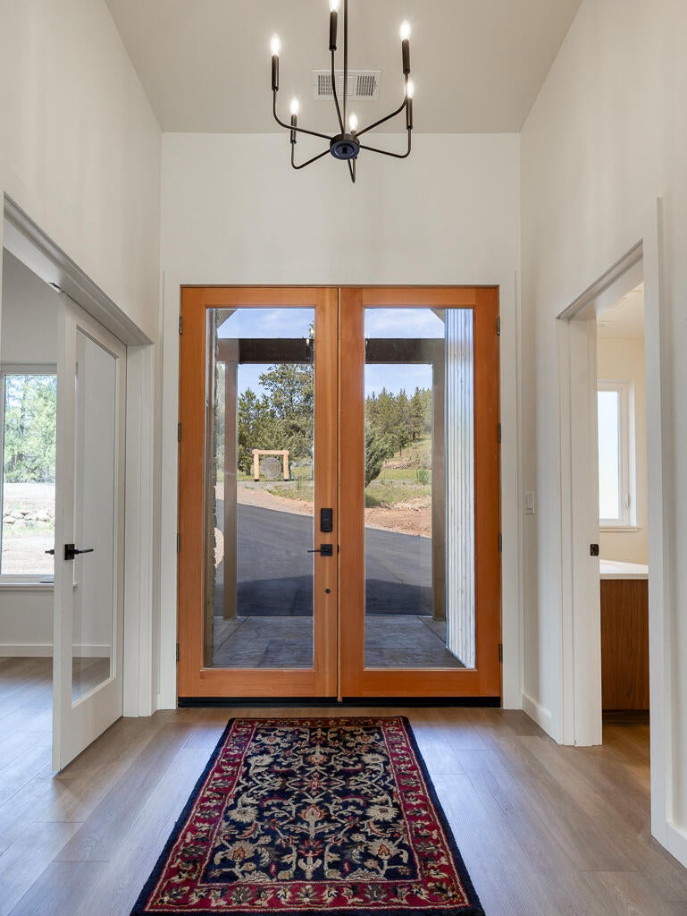 Klamath Falls, Oregon, 97601, United States, 3 Bedrooms Bedrooms, ,3 BathroomsBathrooms,Residential,For Sale,1991237