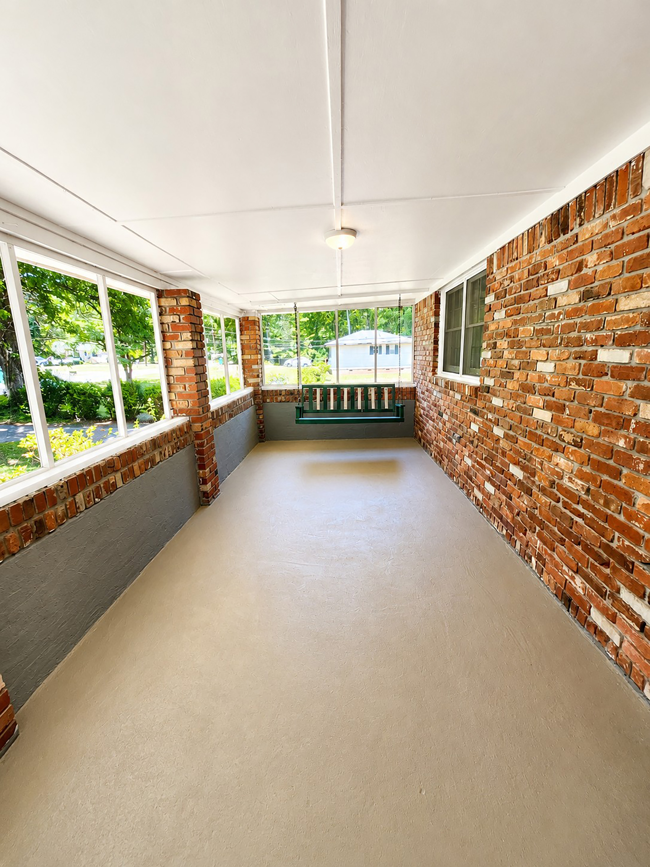  Exceptional Property Offers Two Homes, Detached Garage and Nearly Three Acres - 物件實景