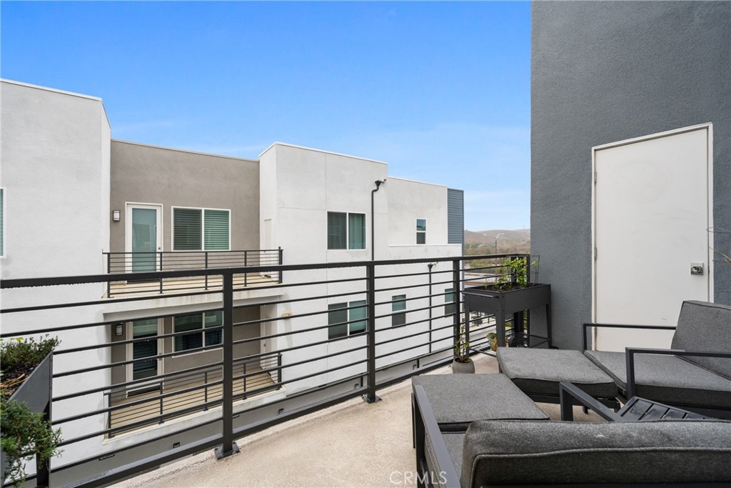 Irvine, California, 92618, United States, 1 Bedroom Bedrooms, ,1 BathroomBathrooms,Residential,For Sale,1707391