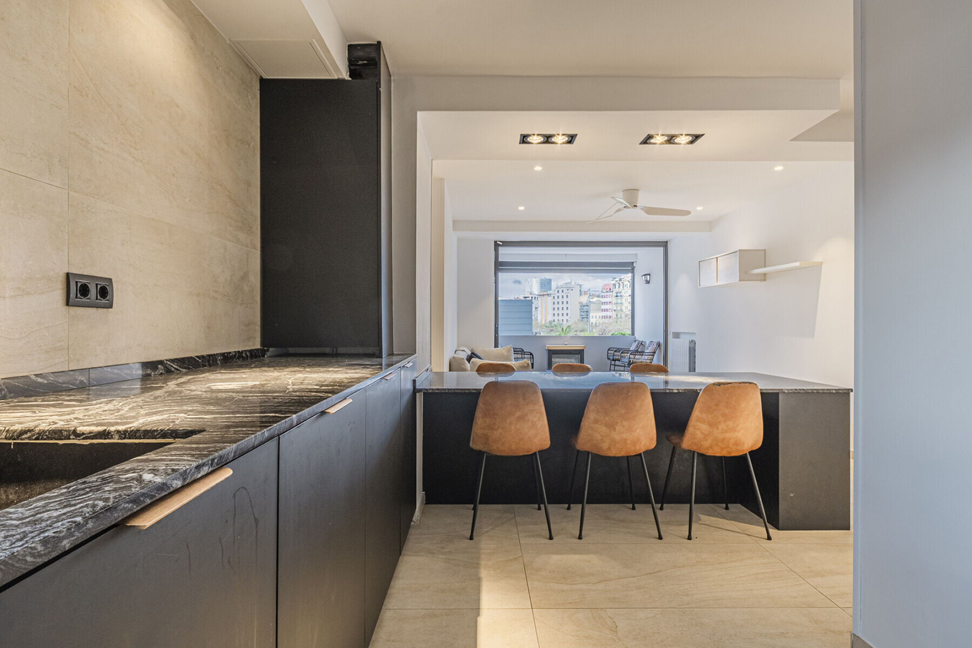  Modern apartment in front of the beach - 物件實景