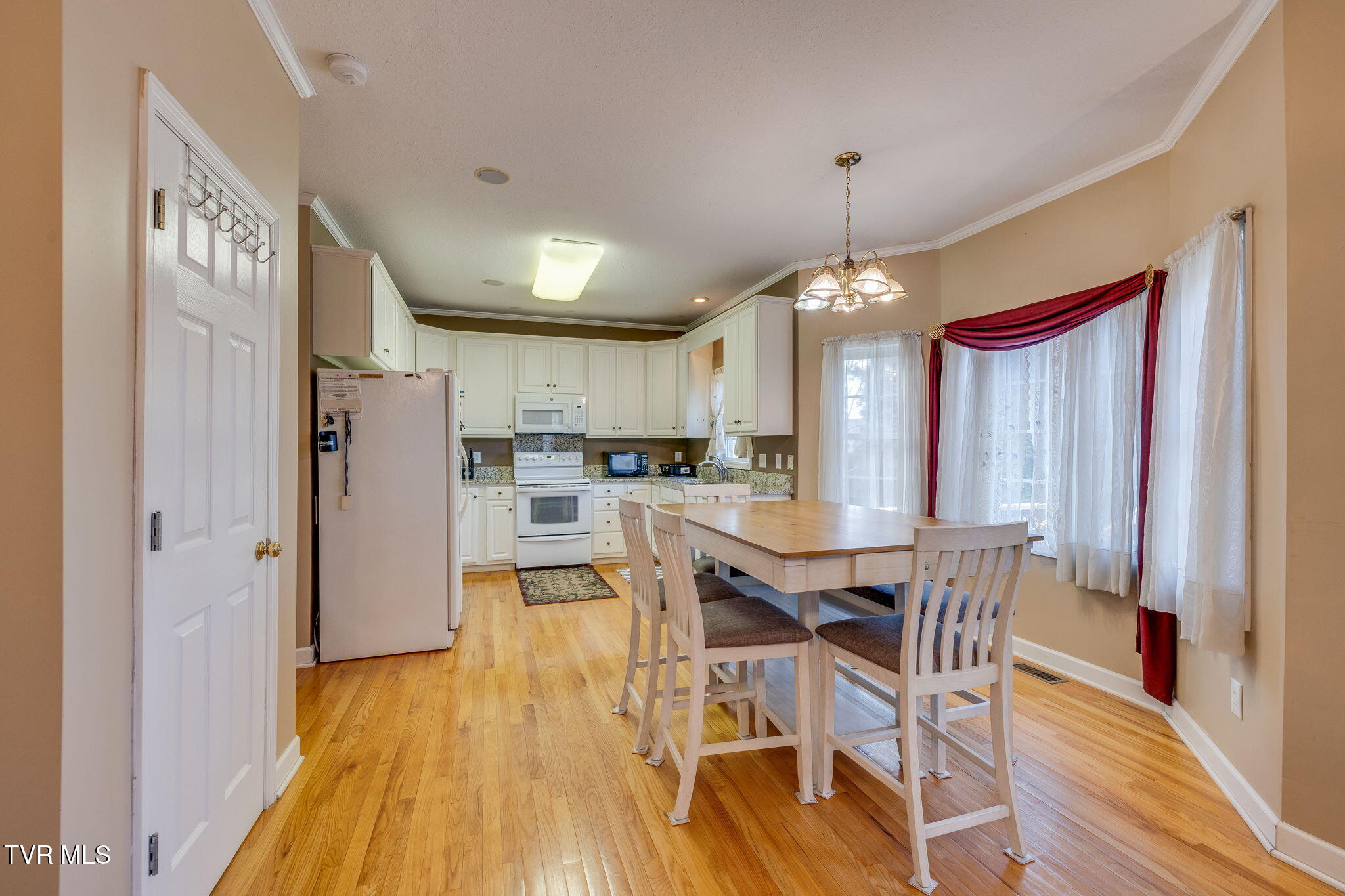 Johnson City, Tennessee, 37601, United States, 5 Bedrooms Bedrooms, ,4 BathroomsBathrooms,Residential,For Sale,2049001