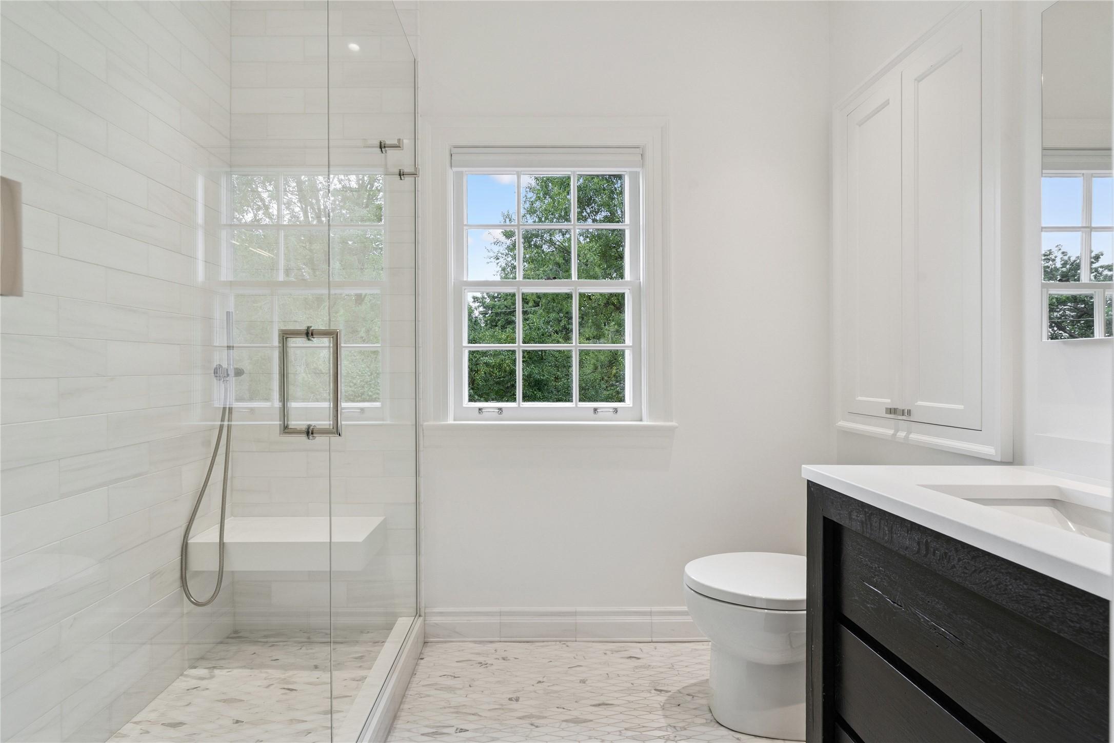 Des Moines, Iowa, 50312, United States, 4 Bedrooms Bedrooms, ,4 BathroomsBathrooms,Residential,For Sale,1942585