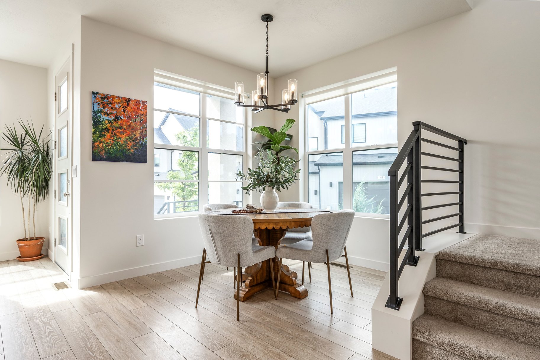  Rare Row-End Townhome - 物件實景