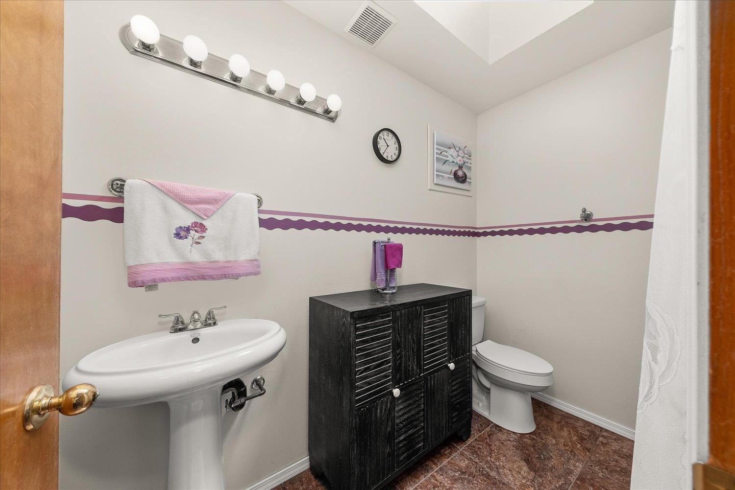 Nine Mile Falls, Washington, 99026, United States, 5 Bedrooms Bedrooms, ,3 BathroomsBathrooms,Residential,For Sale,1979574