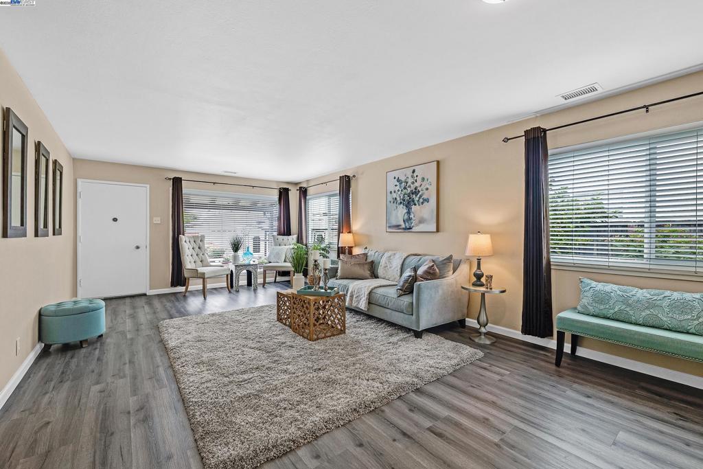 San Leandro, California, 94579, United States, 3 Bedrooms Bedrooms, ,1 BathroomBathrooms,Residential,For Sale,1921969