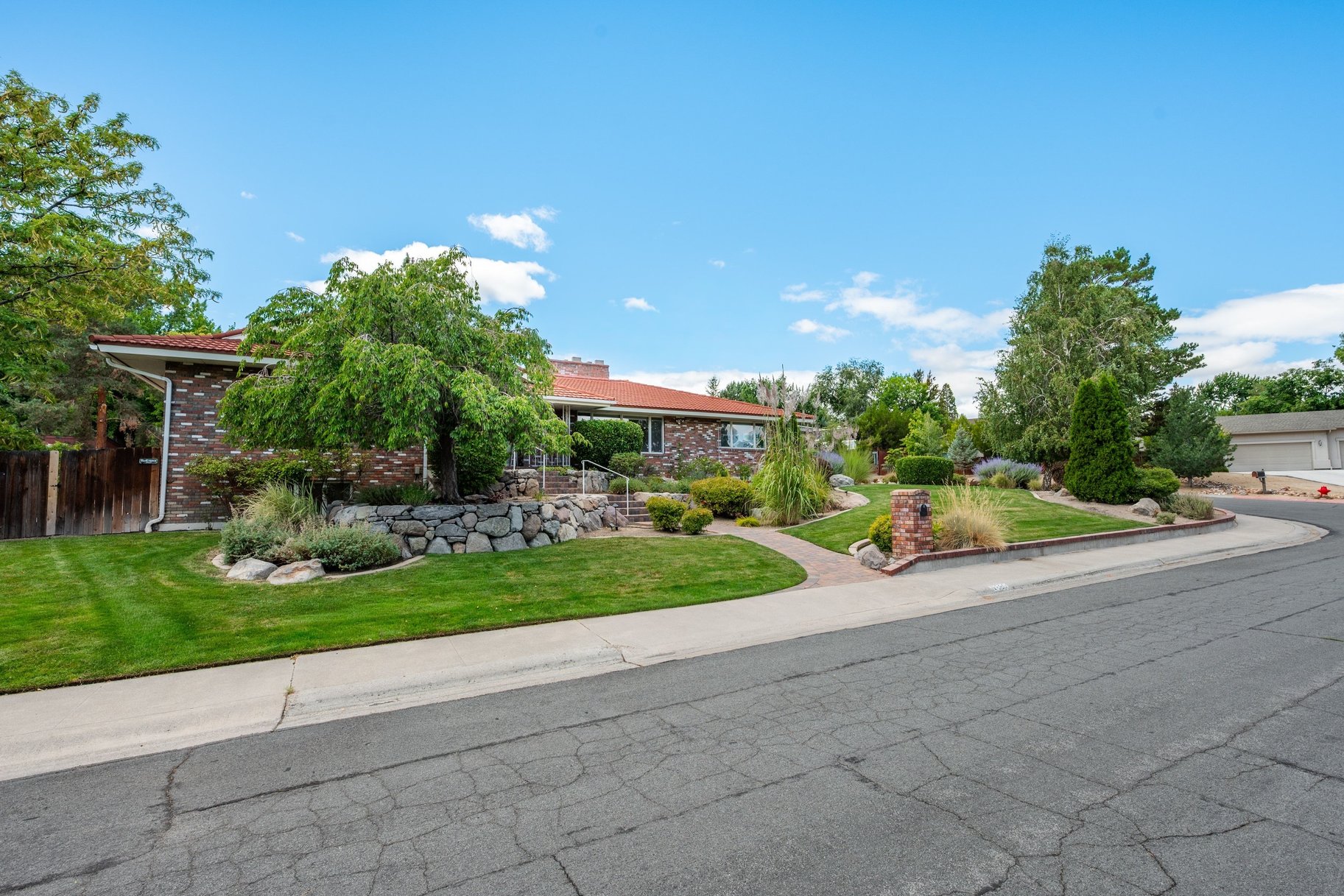  RARE SKYLINE HEIGHTS OPPORTUNITY  6,024 SF BRICK HOME ON .38 ACRE  NO HOA - 物件實景