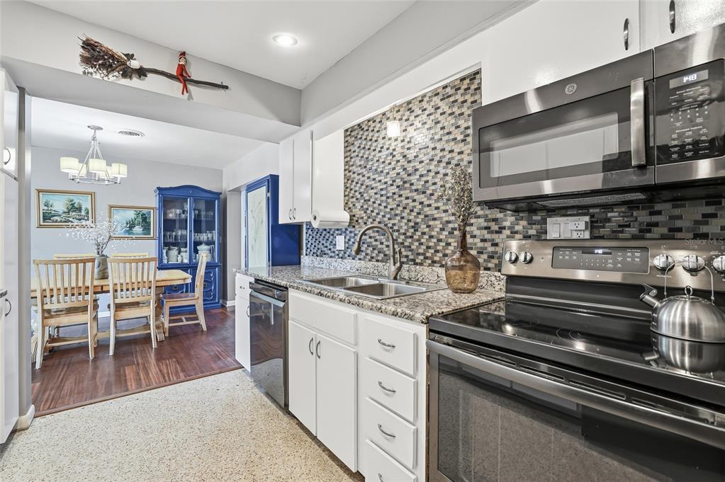 Dunedin, Florida, 34698, United States, 3 Bedrooms Bedrooms, ,2 BathroomsBathrooms,Residential,For Sale,2003433