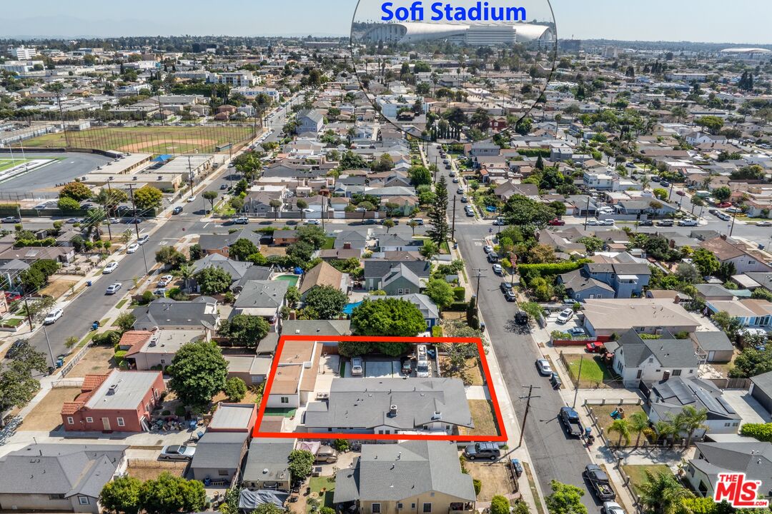 Inglewood, California, 90301, United States, 4 Bedrooms Bedrooms, ,Residential,For Sale,1993499