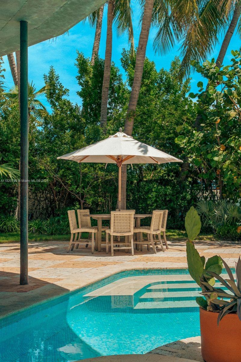 Miami Beach, Florida, 33140, United States, 3 Bedrooms Bedrooms, ,4 BathroomsBathrooms,Residential,For Sale,1858063