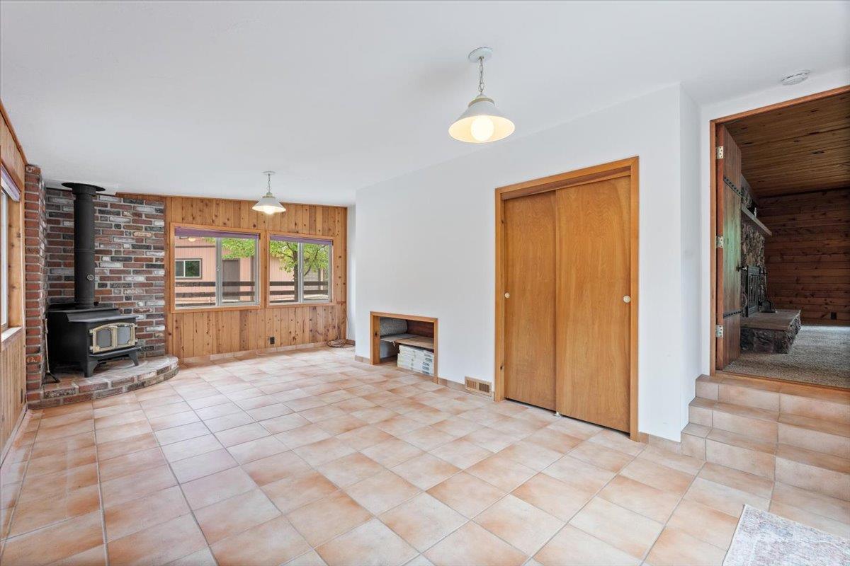 Grass Valley, California, 95945, United States, 3 Bedrooms Bedrooms, ,2 BathroomsBathrooms,Residential,For Sale,1974431