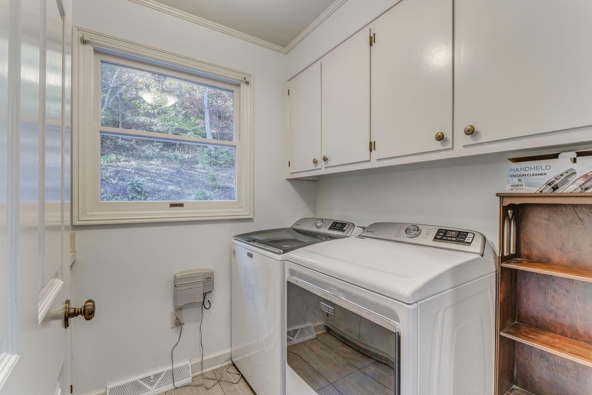 Dalton, Georgia, 30720, United States, 4 Bedrooms Bedrooms, ,4 BathroomsBathrooms,Residential,For Sale,1998245