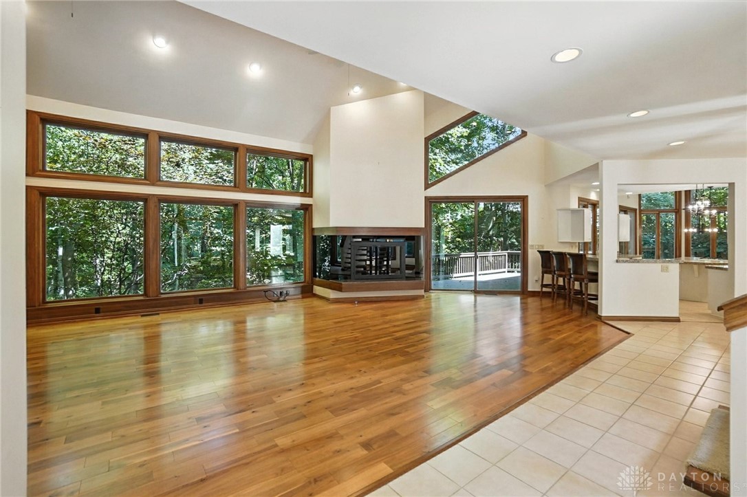 Sugarcreek Twp, Ohio, 45440, United States, 4 Bedrooms Bedrooms, ,5 BathroomsBathrooms,Residential,For Sale,1902150
