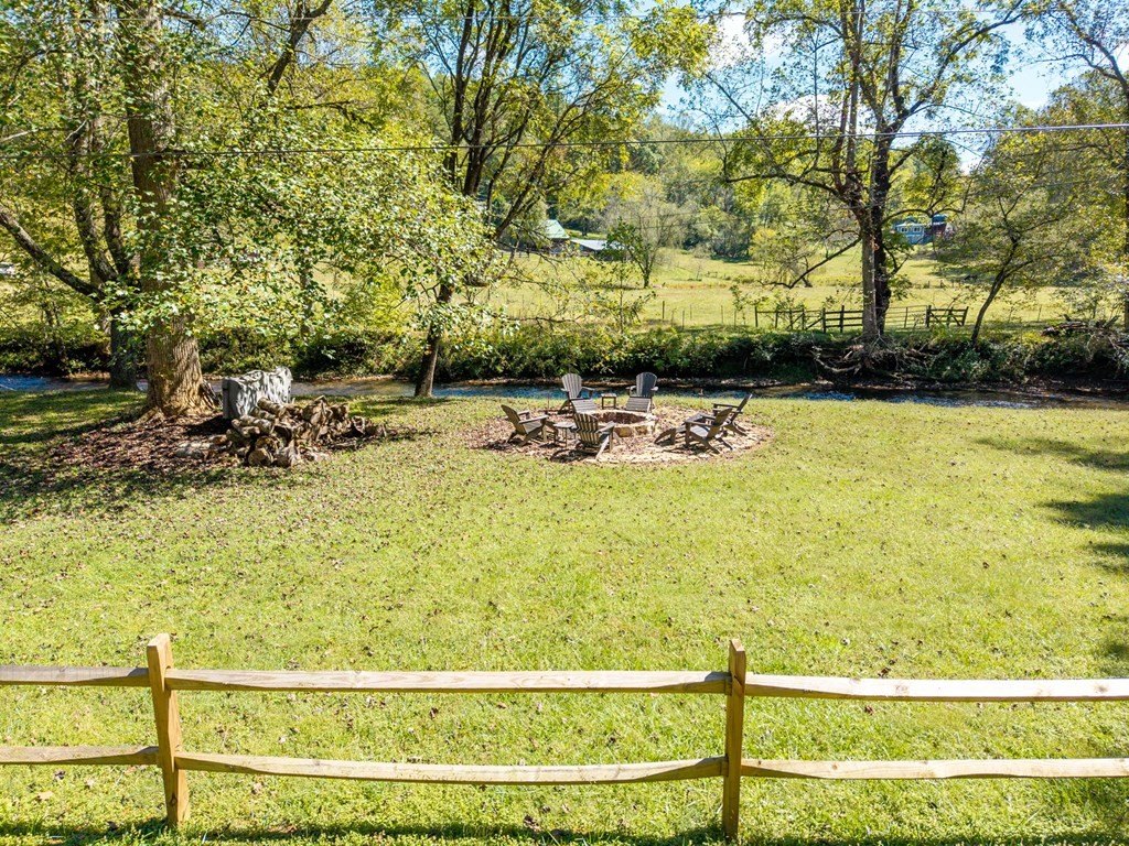 Murphy, North Carolina, 28906, United States, 3 Bedrooms Bedrooms, ,3 BathroomsBathrooms,Residential,For Sale,1982645