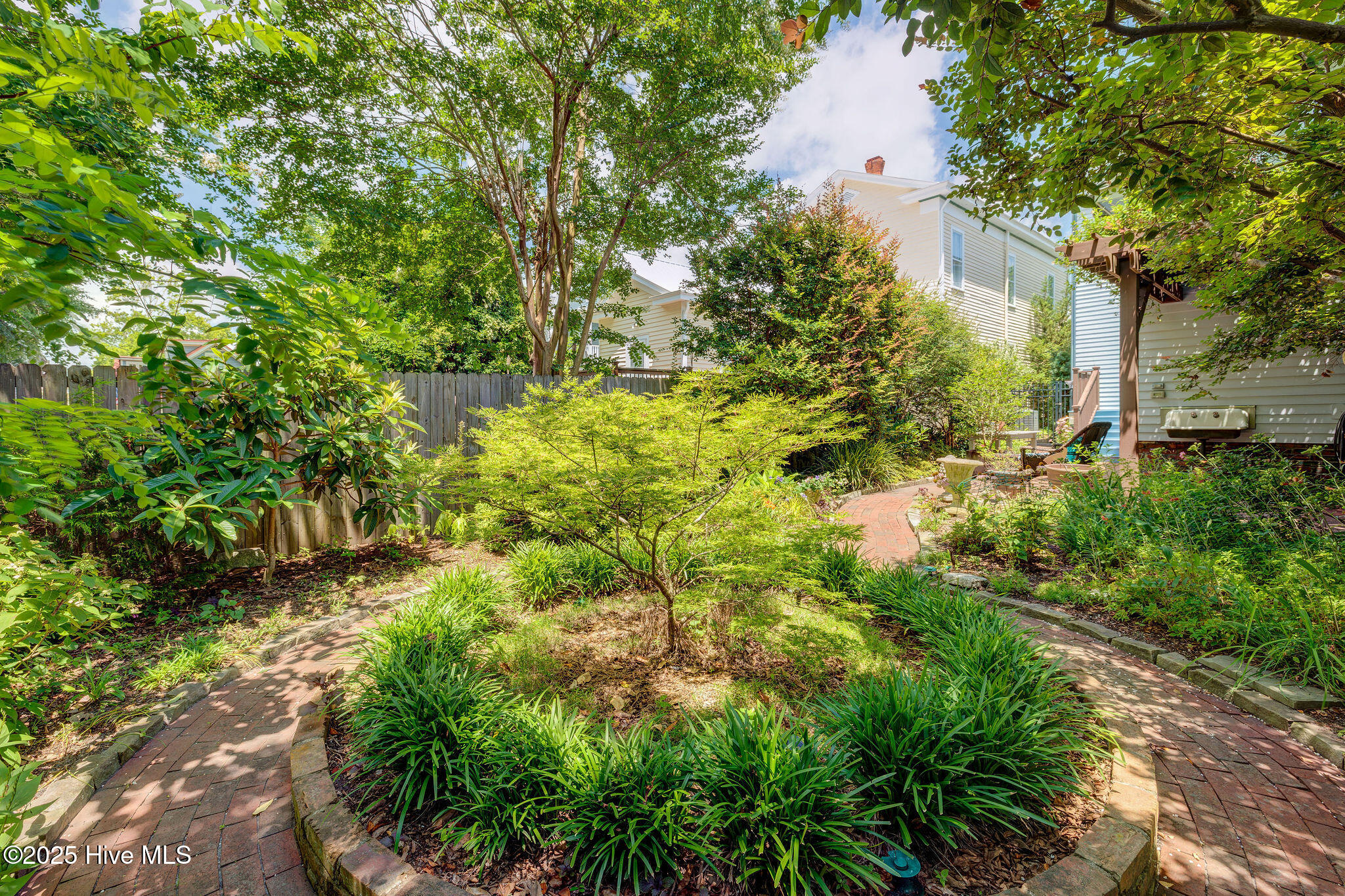 Wilmington, North Carolina, 28401, United States, 4 Bedrooms Bedrooms, ,3 BathroomsBathrooms,Residential,For Sale,1874502