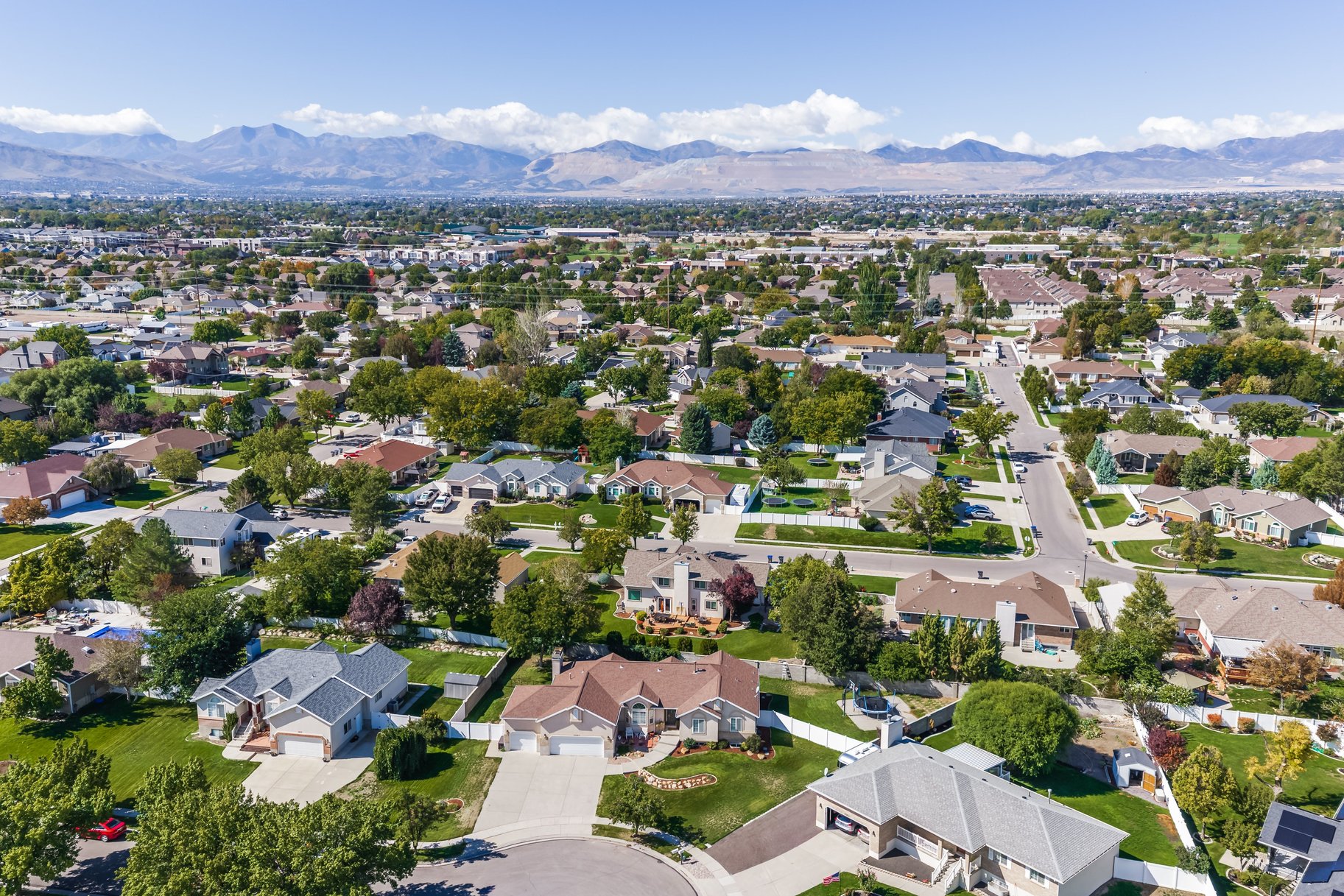  Multigenerational Living in South Jordan: 5 Beds, 2 Kitchens, 0.33-Acre Lot - 物件實景