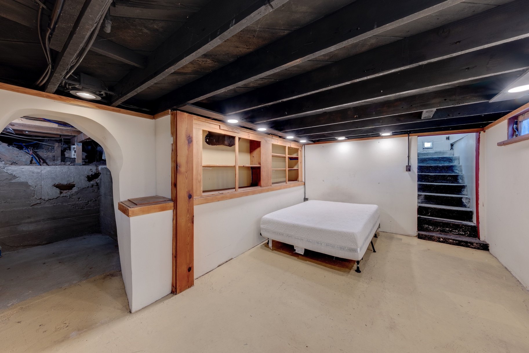  Charming Vintage Home Rich with Character and History - 物件實景