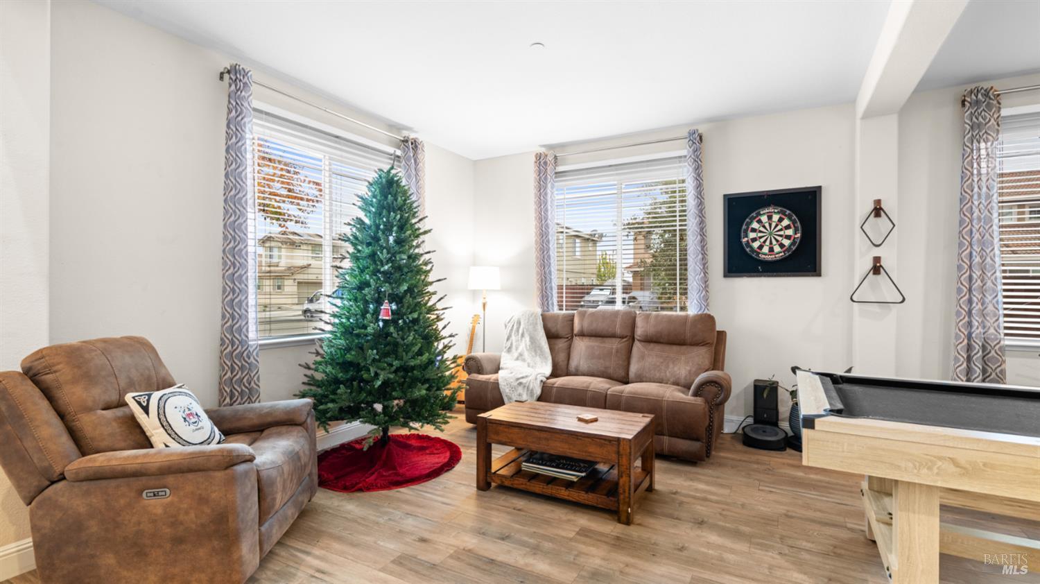 Vacaville, California, 95688, United States, 5 Bedrooms Bedrooms, ,3 BathroomsBathrooms,Residential,For Sale,2005727