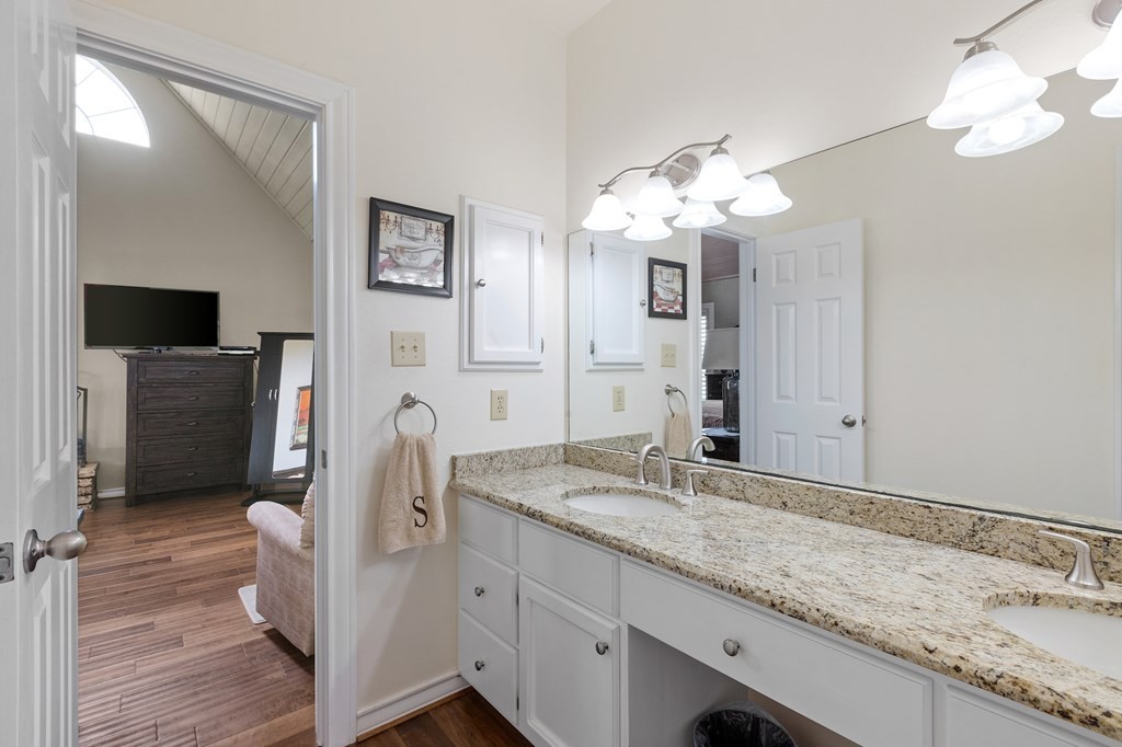405 405 Frederick Rd, Fredericksburg, Texas, 78624, United States, 5 Bedrooms Bedrooms, ,5 BathroomsBathrooms,Residential,For Sale,405 405 Frederick Rd,1413377
