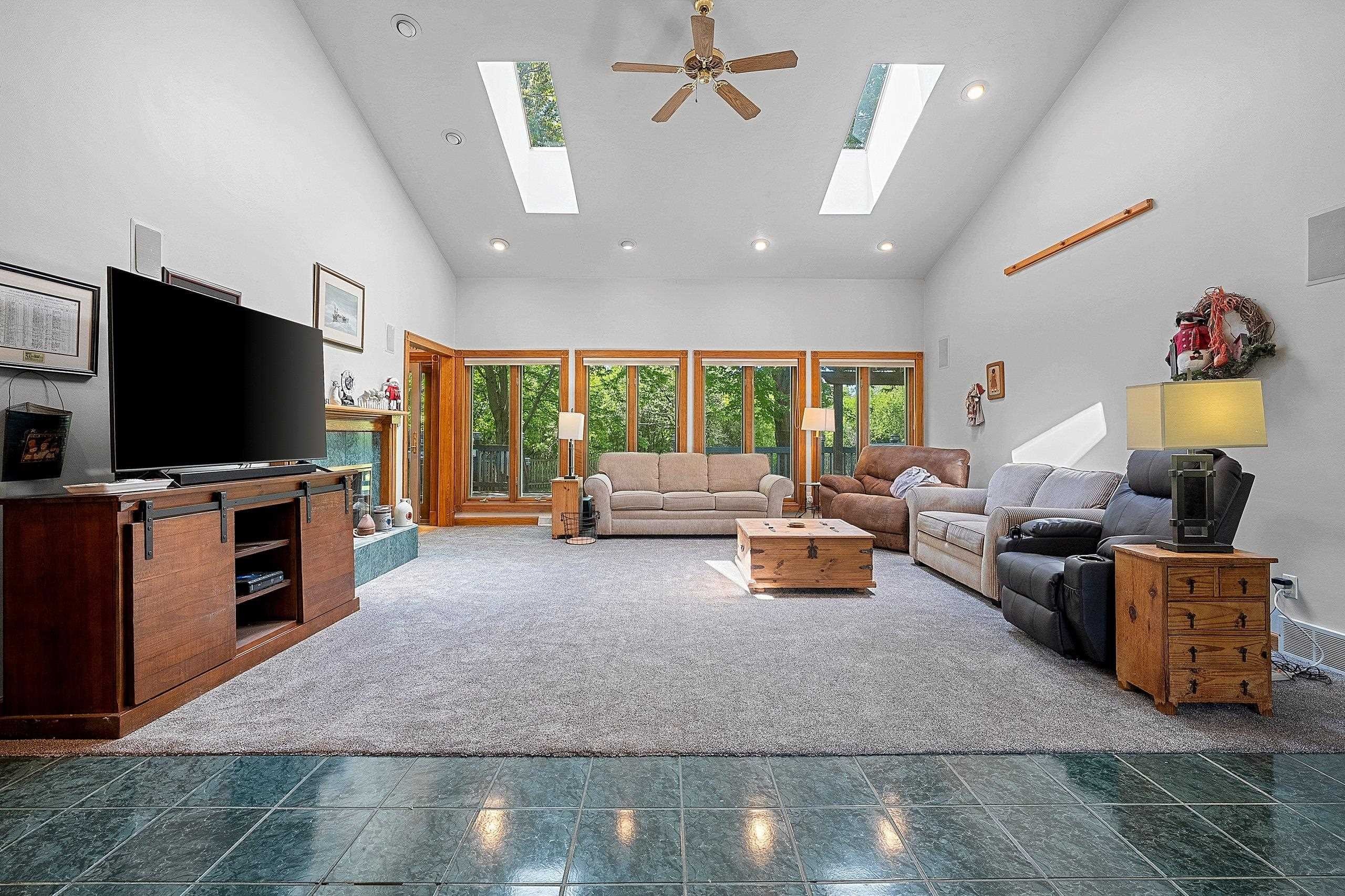 DE PERE, Wisconsin, 54115-9240, United States, 4 Bedrooms Bedrooms, ,4 BathroomsBathrooms,Residential,For Sale,2048017