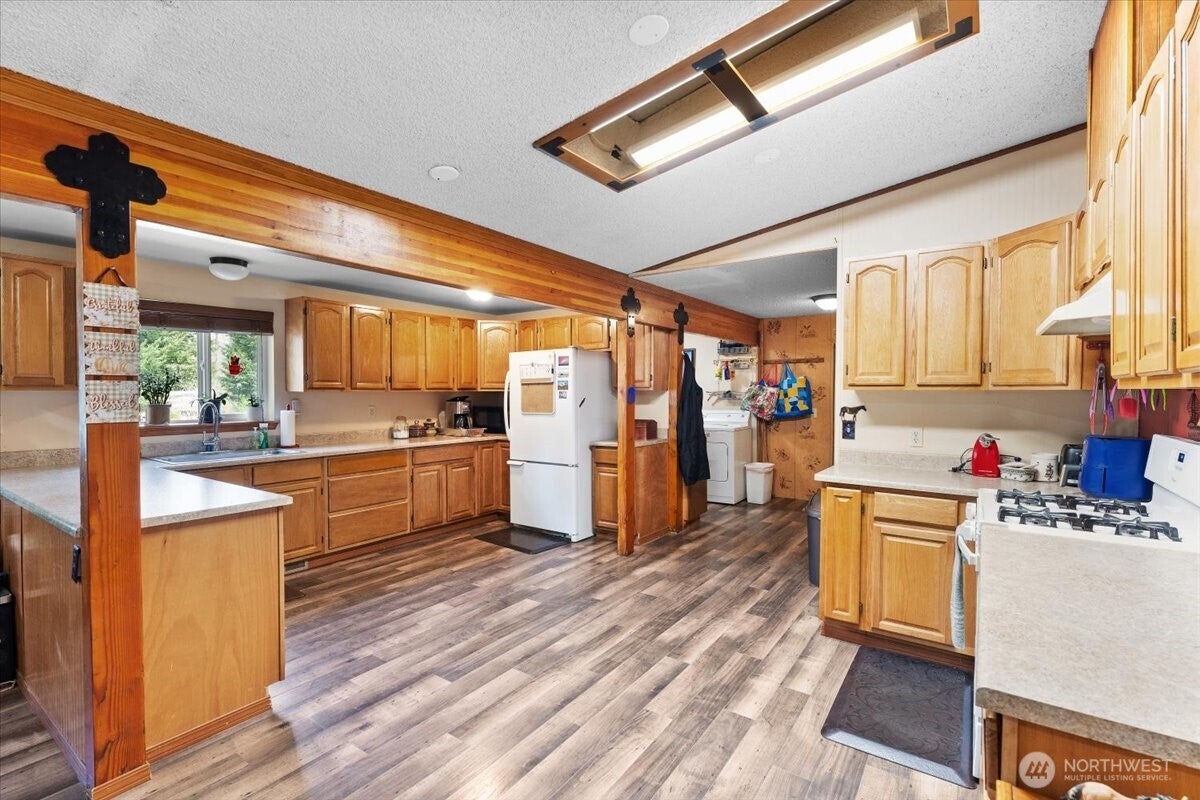 Yelm, Washington, 98597, United States, 3 Bedrooms Bedrooms, ,Residential,For Sale,1975708