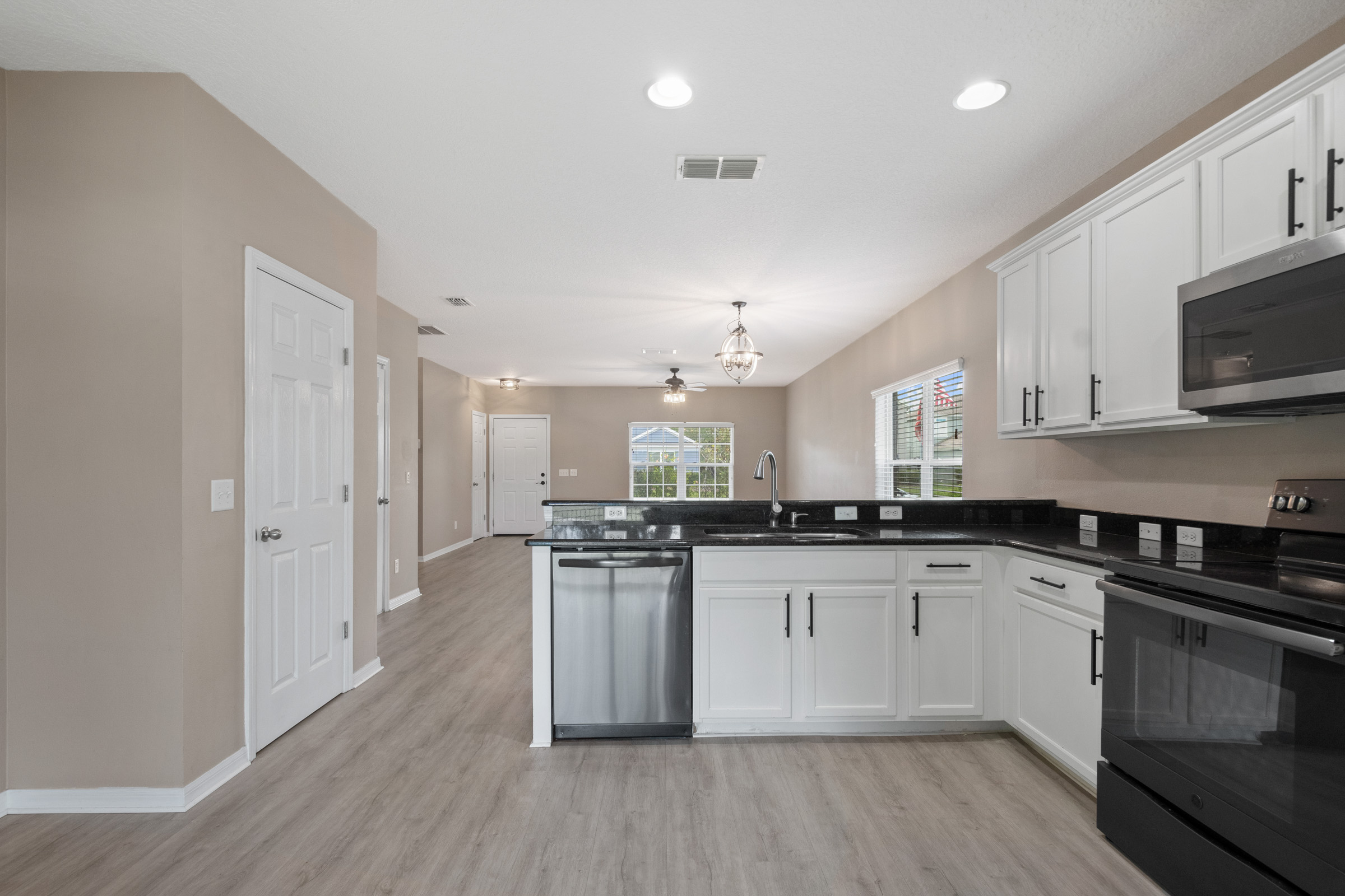 Winter Garden, Florida, 34787, United States, 5 Bedrooms Bedrooms, ,3 BathroomsBathrooms,Residential,For Sale,1935885