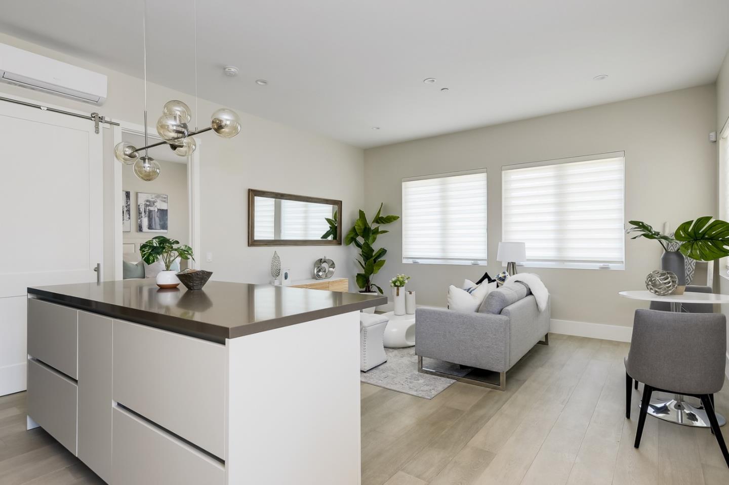 Menlo Park, California, 94025, United States, 5 Bedrooms Bedrooms, ,6 BathroomsBathrooms,Residential,For Sale,1927394