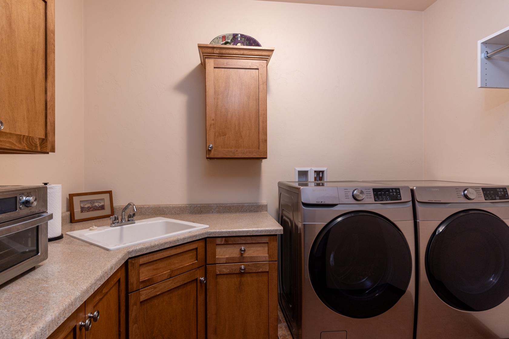 Appleton, Wisconsin, 54913, United States, 5 Bedrooms Bedrooms, ,4 BathroomsBathrooms,Residential,For Sale,1927956