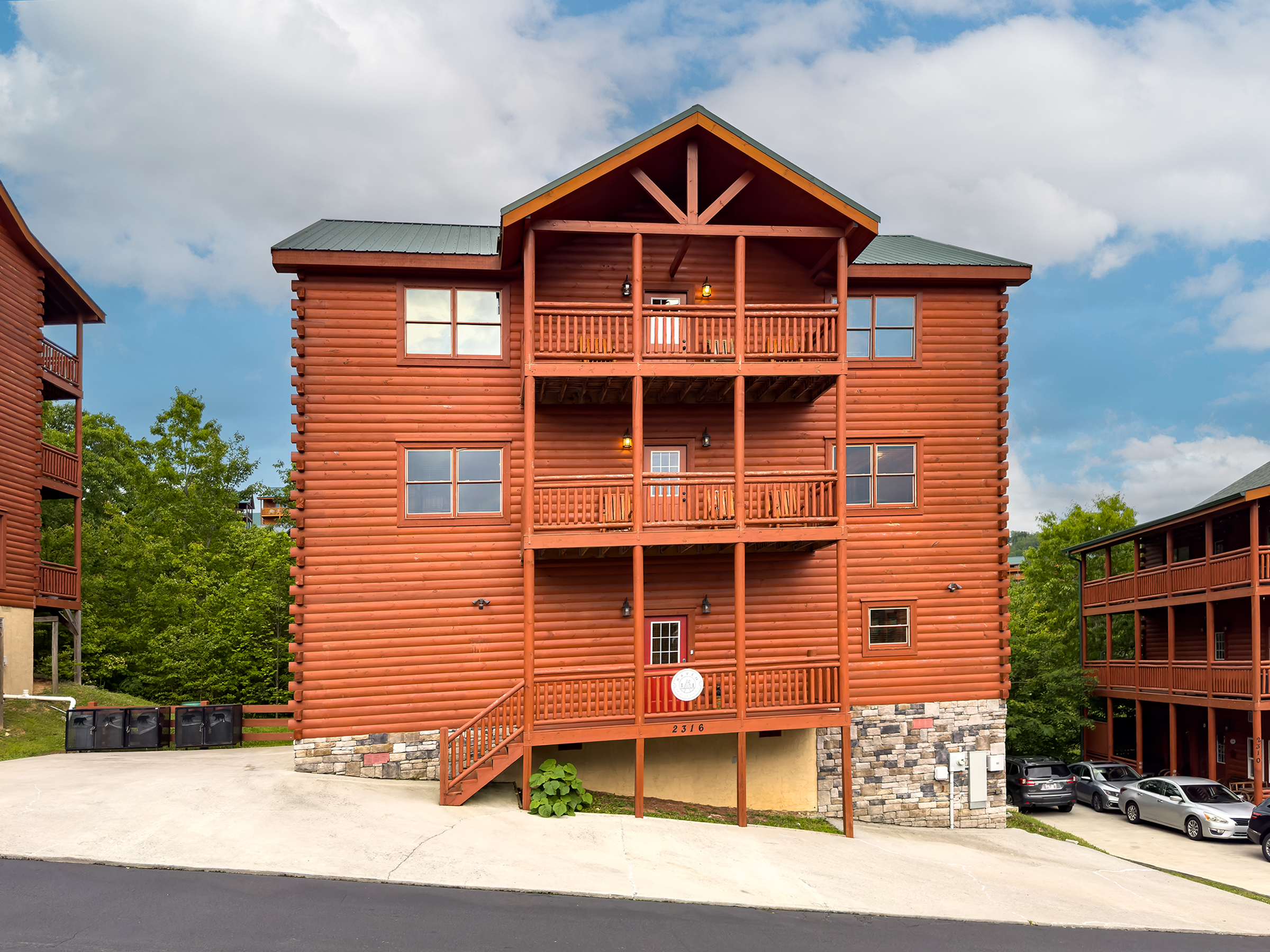 Sevierville, Tennessee, 37862, United States, 6 Bedrooms Bedrooms, ,7 BathroomsBathrooms,Residential,For Sale,1798299