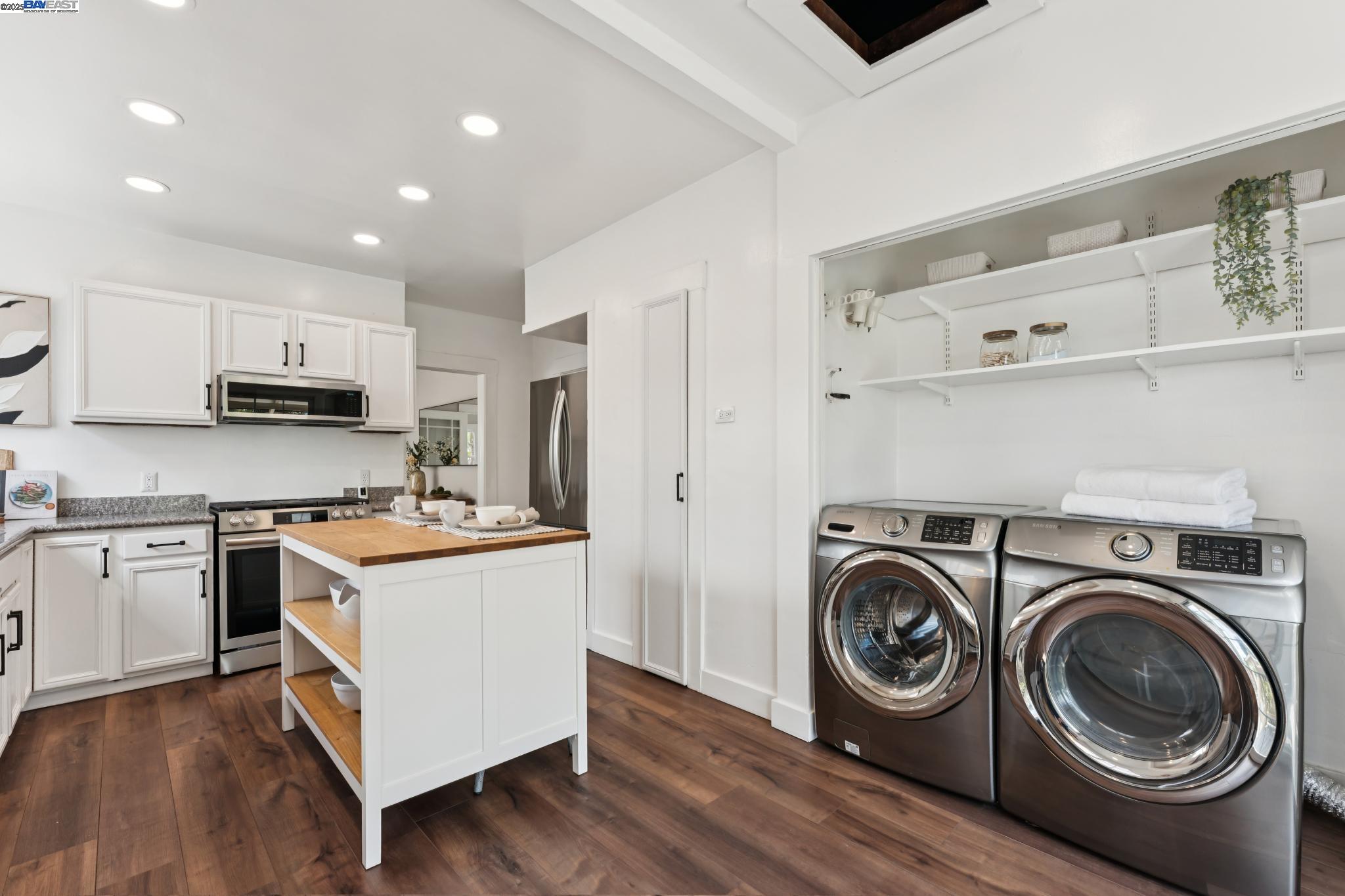 Oakland, California, 94605, United States, 2 Bedrooms Bedrooms, ,1 BathroomBathrooms,Residential,For Sale,1901518