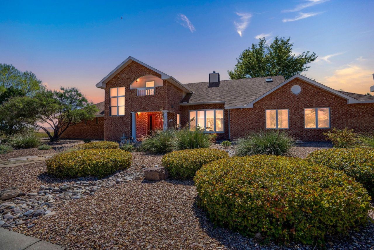 Socorro, New Mexico, 87801, United States, 3 Bedrooms Bedrooms, ,3 BathroomsBathrooms,Residential,For Sale,2000586