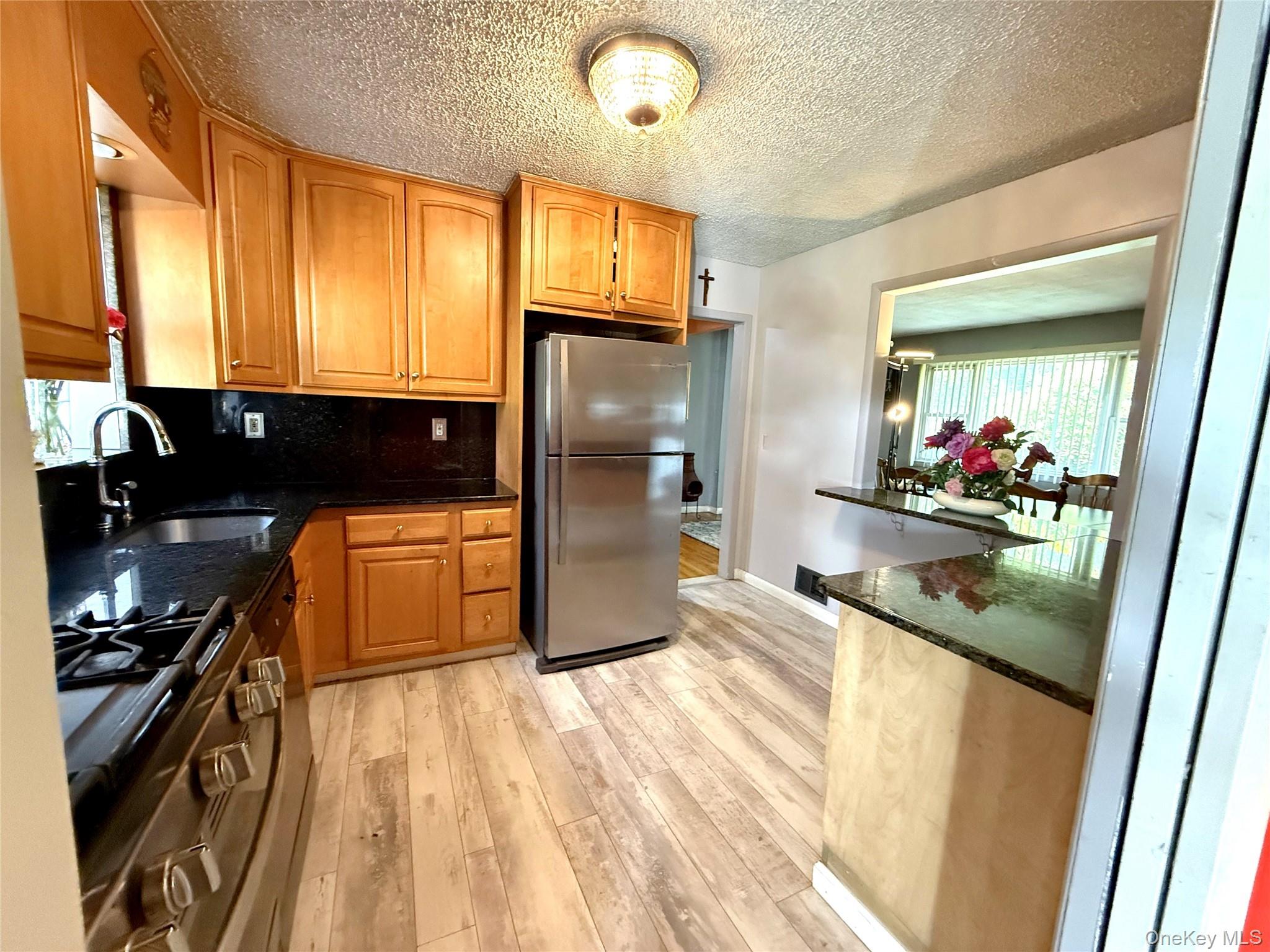 New City, New York, 10956, United States, 4 Bedrooms Bedrooms, ,3 BathroomsBathrooms,Residential,For Sale,1896333