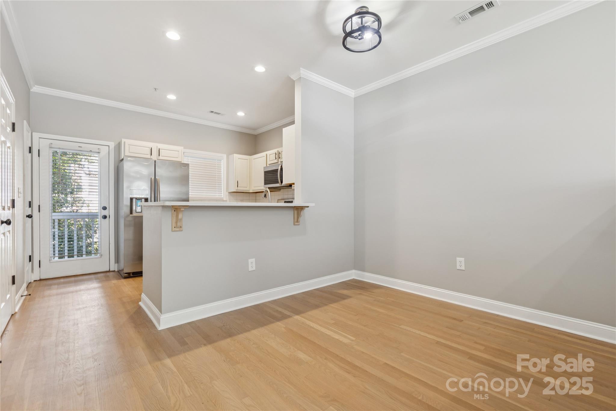 Charlotte, North Carolina, 28204, United States, 2 Bedrooms Bedrooms, ,3 BathroomsBathrooms,Residential,For Sale,1917401