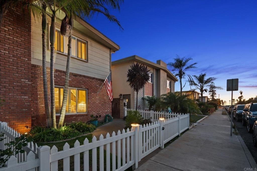 Imperial Beach, California, 91932, United States, 2 Bedrooms Bedrooms, ,3 BathroomsBathrooms,Residential,For Sale,1729656