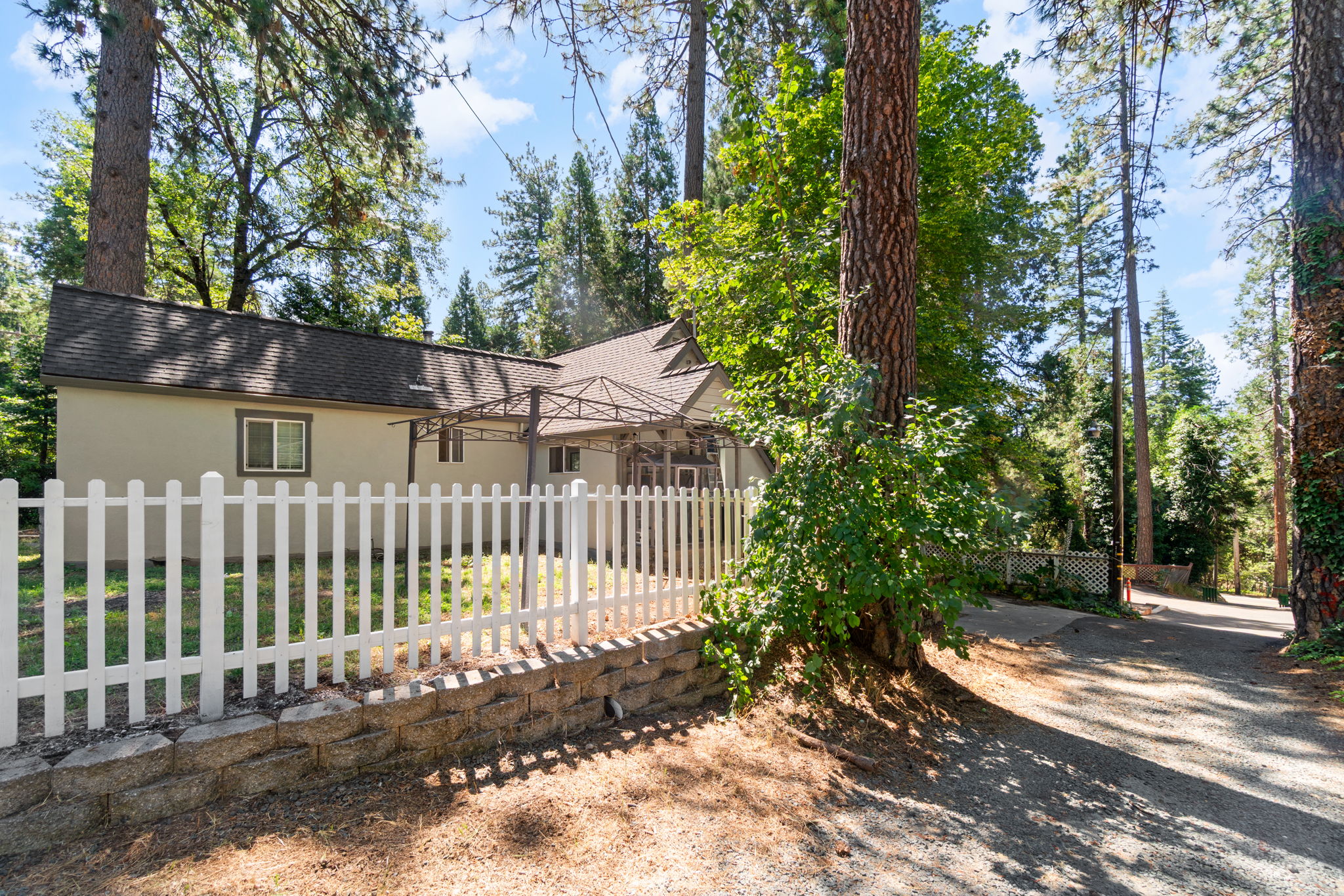 4934 Cedar Drive, Camino, CA 95709 - 物件實景
