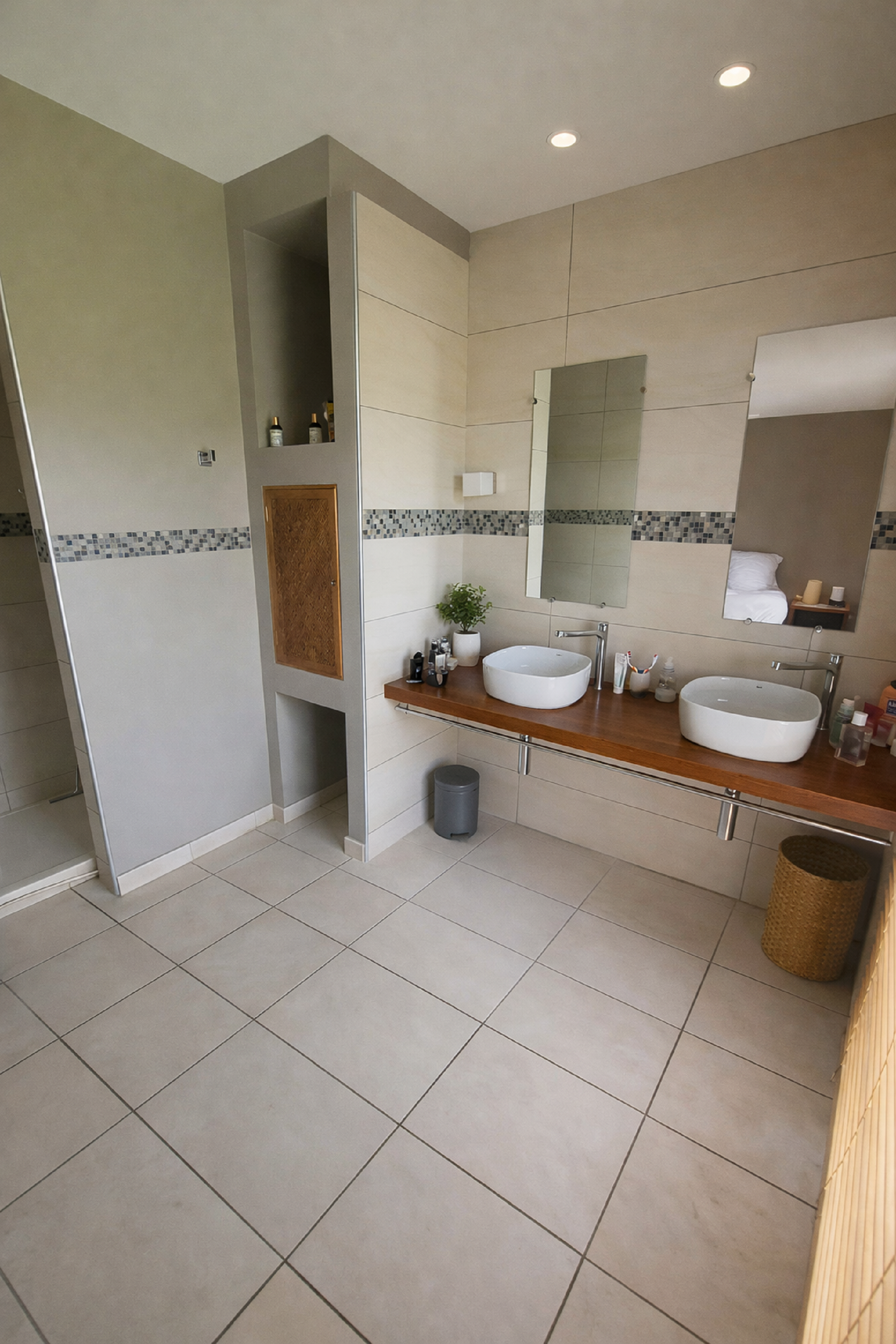  Elegant Single-Level Property on 5,000 sqm Landscaped Grounds with Pool and Com… - 物件實景