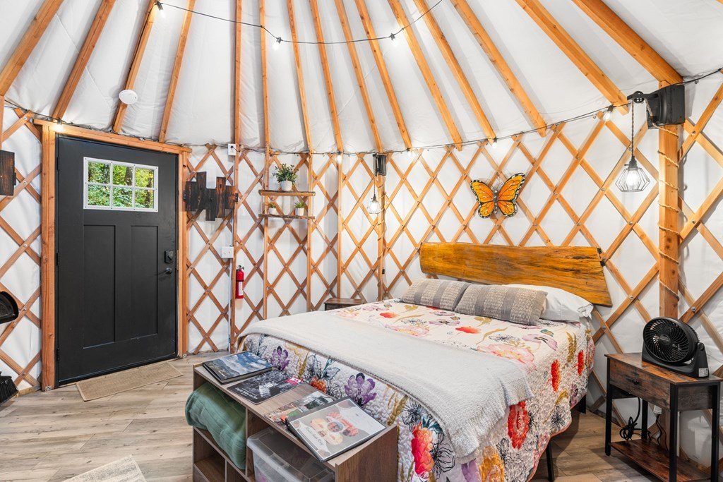 Brasstown, North Carolina, 28902, United States, 3 Bedrooms Bedrooms, ,3 BathroomsBathrooms,Residential,For Sale,1986118