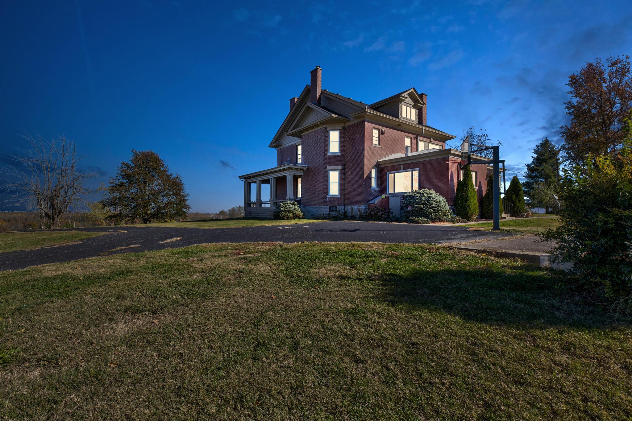 Winchester, Kentucky, 40391, United States, 3 Bedrooms Bedrooms, ,3 BathroomsBathrooms,Residential,For Sale,1992796